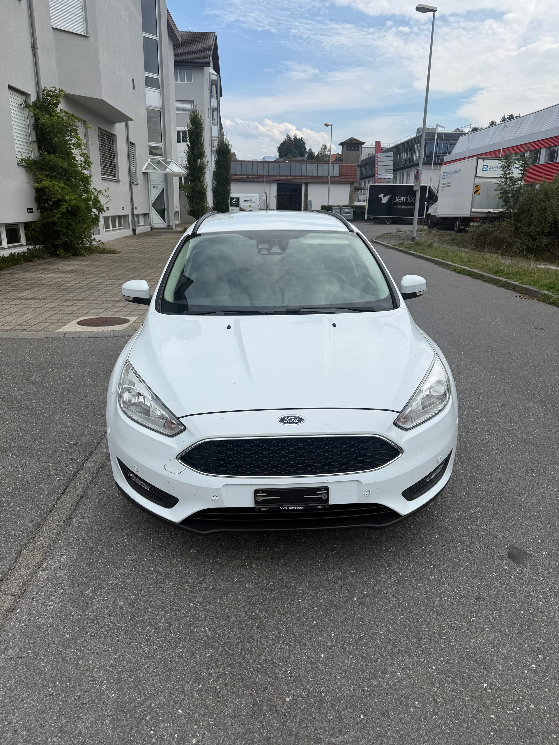 FORD Focus 1.5 TDCi Red Edition-image-1