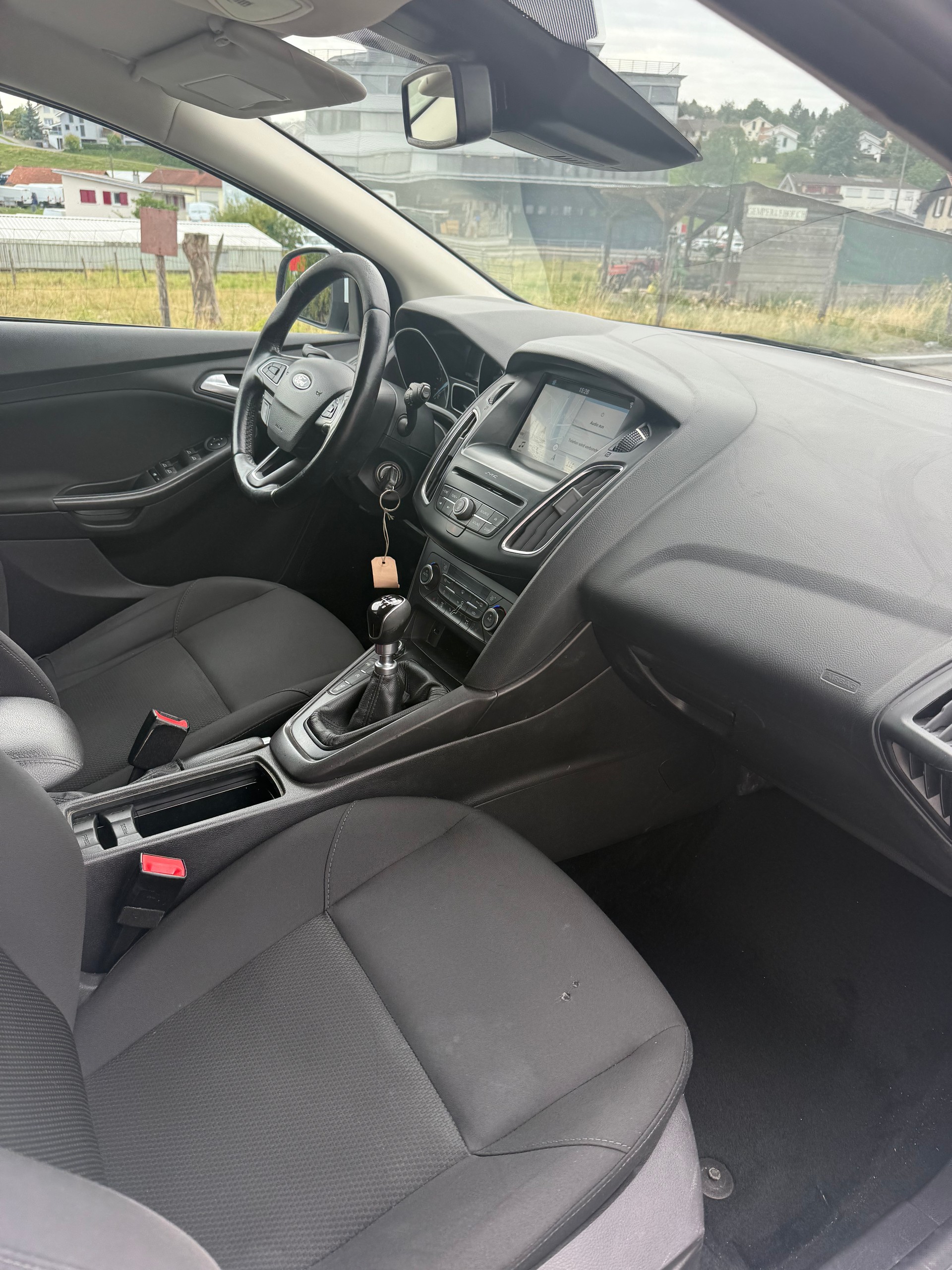 FORD Focus 1.5 TDCi Red Edition-image-6