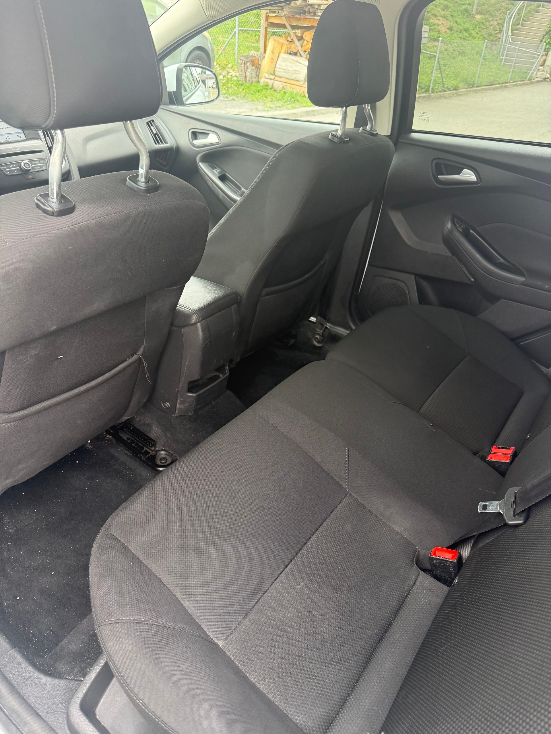FORD Focus 1.5 TDCi Red Edition-image-7
