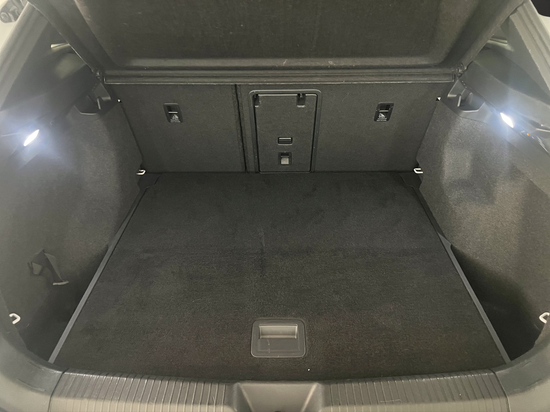 VW ID.4 Pro Performance 77 kWh Family-image-13