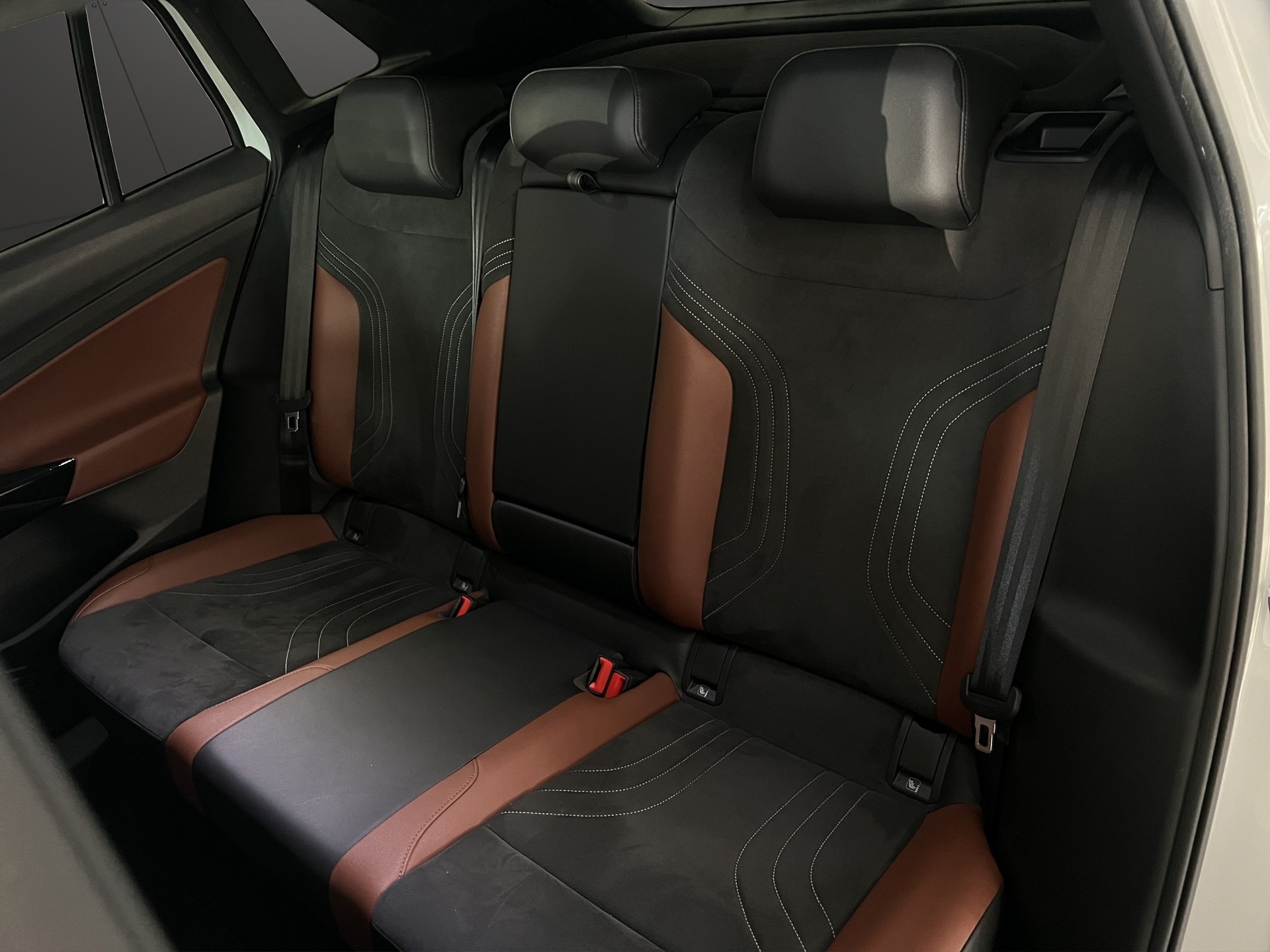 VW ID.4 Pro Performance 77 kWh Family-image-9