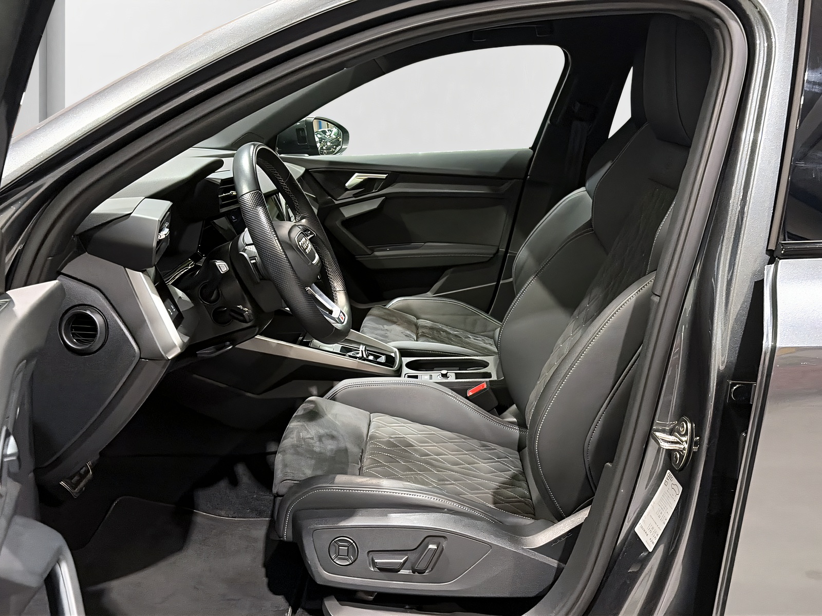 AUDI A3 Sportback 35 TFSI S line**Matrix,Gratisservice,CH Auslieferung,Tempomat ACC,Rückfahrtkamera,Frisch ab MFK**-image-7