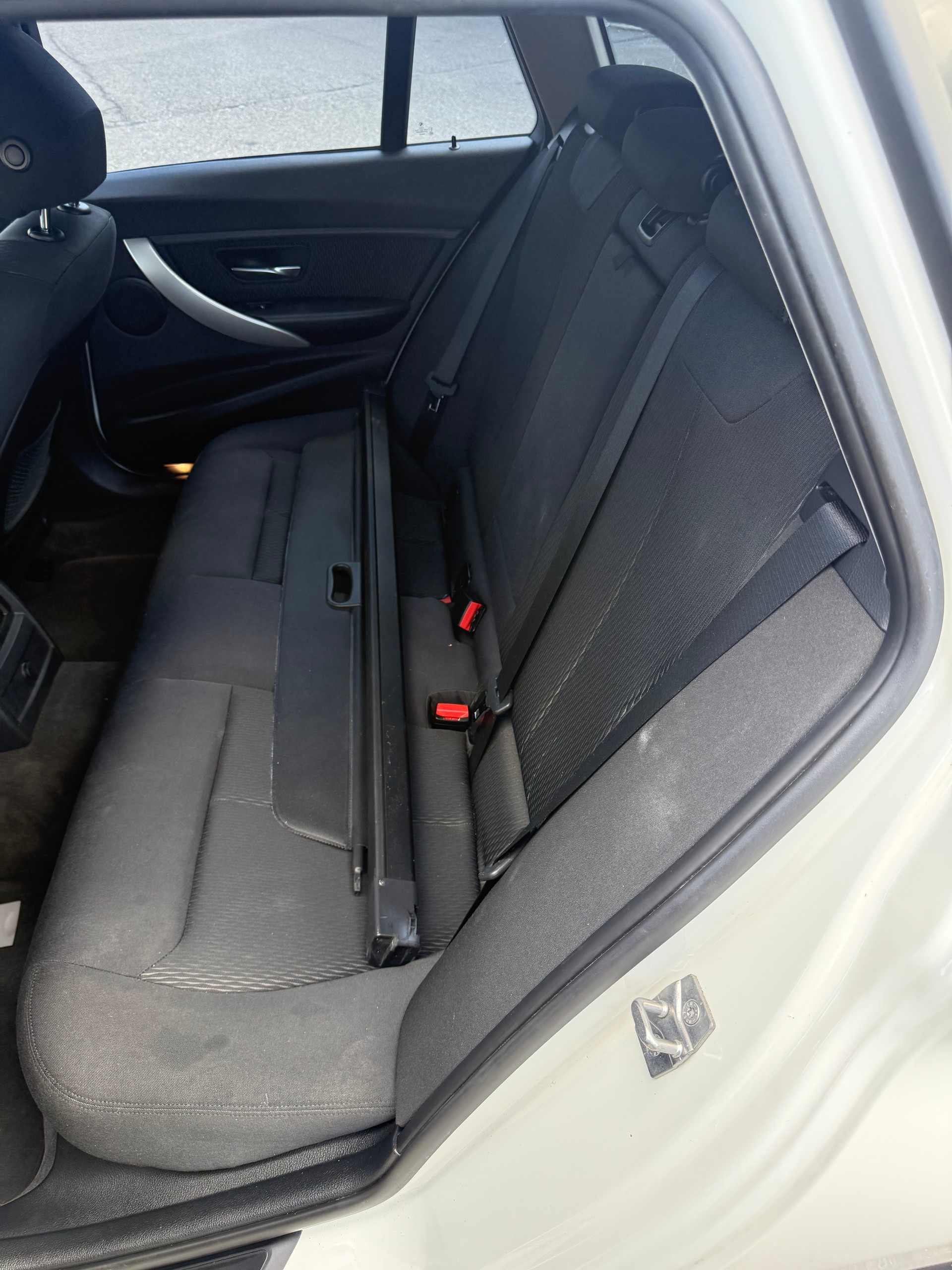 BMW 320i xDrive Touring-image-6