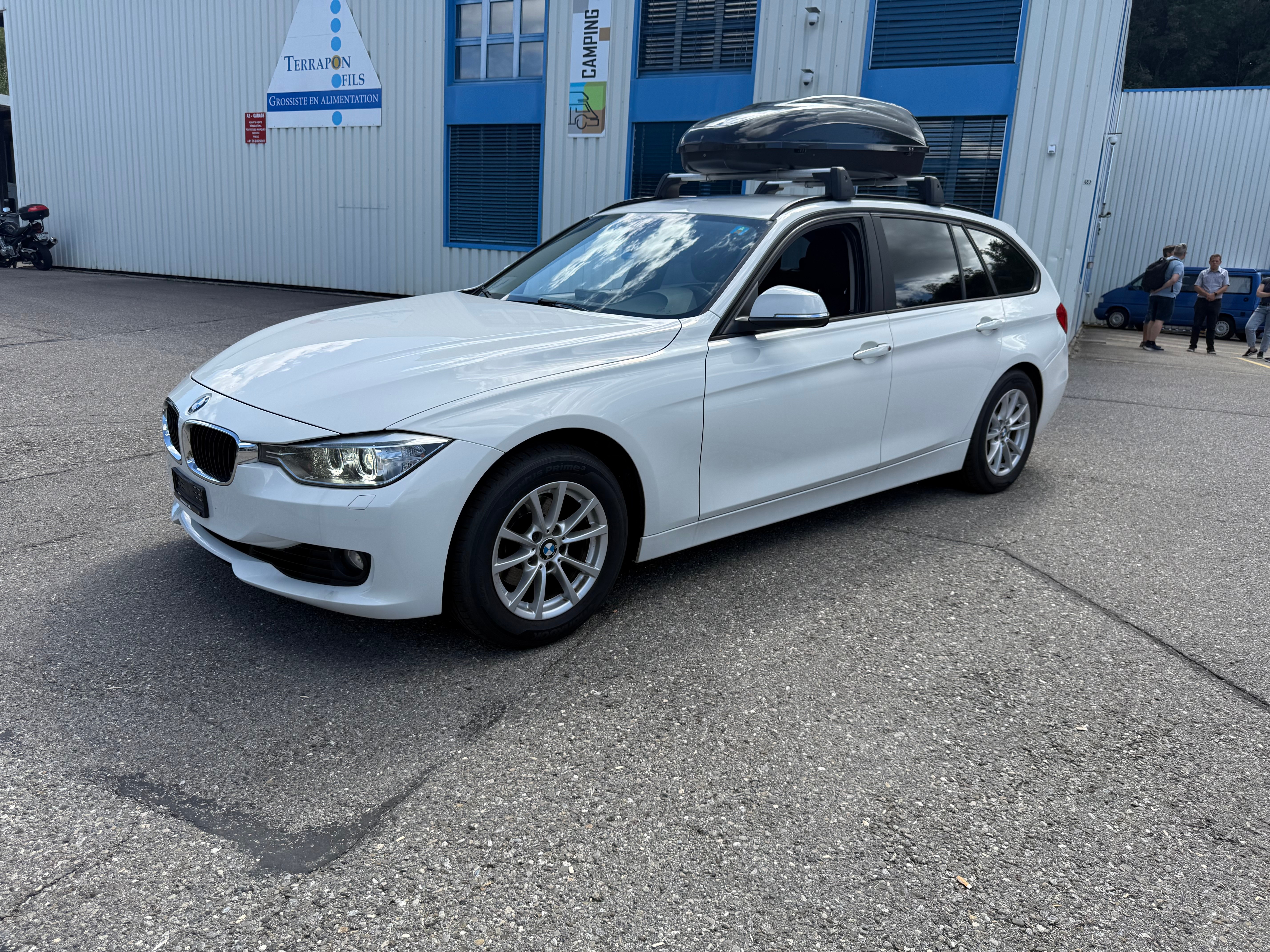 BMW 320i xDrive Touring — slika 1