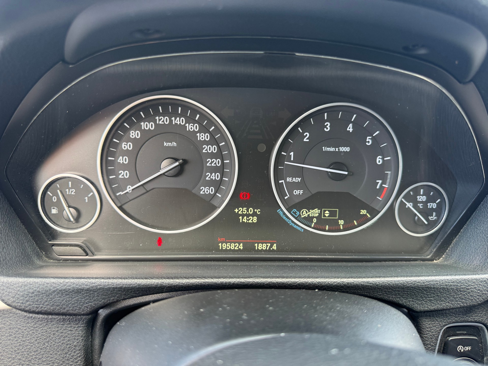 BMW 320i xDrive Touring-image-10