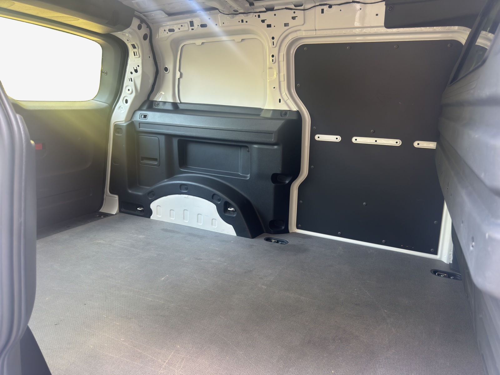 VW ID. Buzz Cargo-image-12