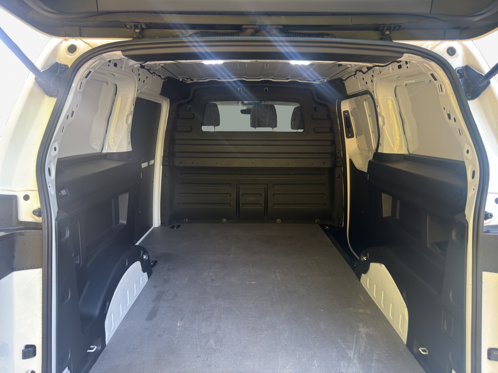VW ID. Buzz Cargo-image-13