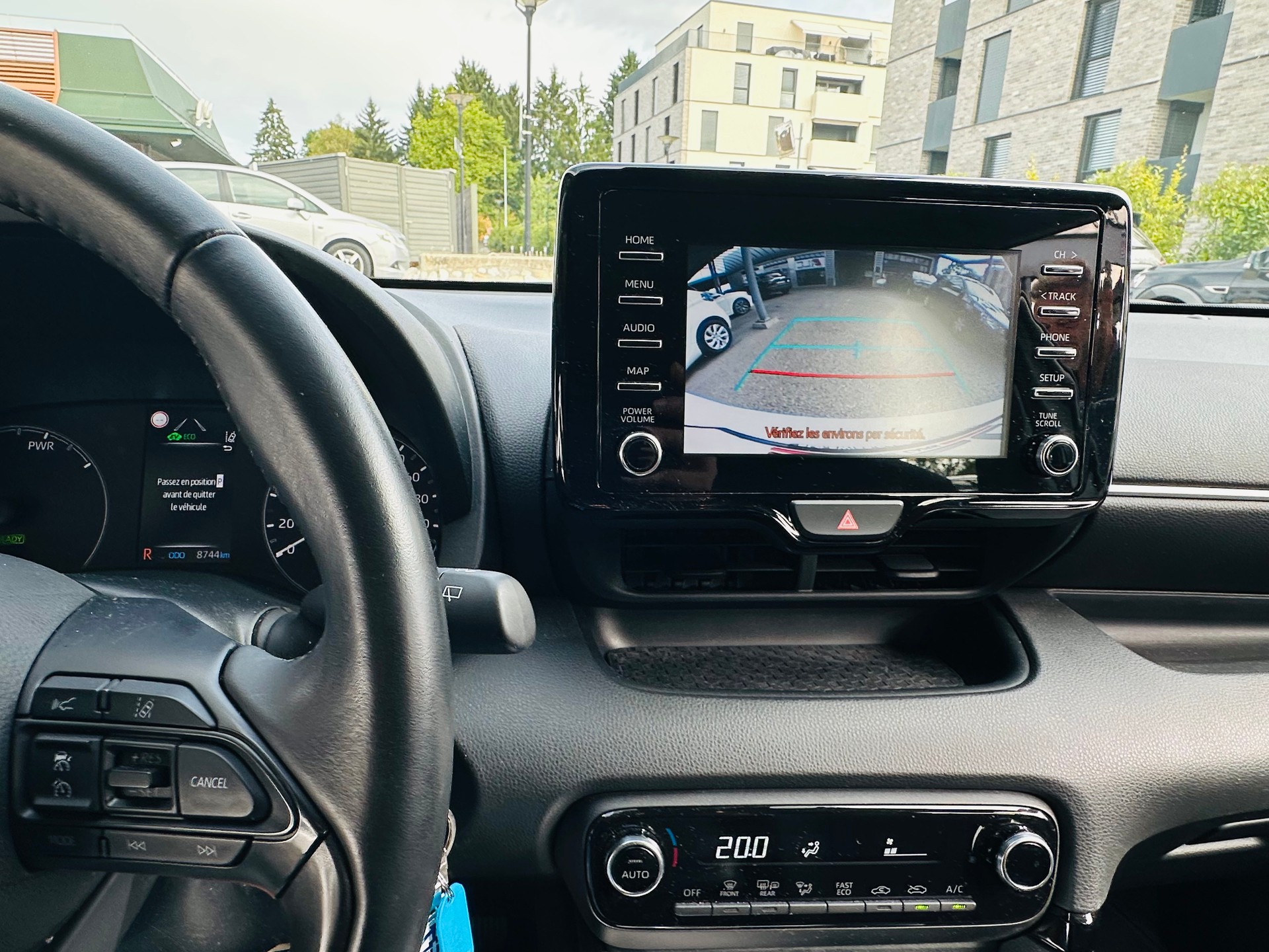 TOYOTA Yaris 1.5 Trend e-CVT-image-14