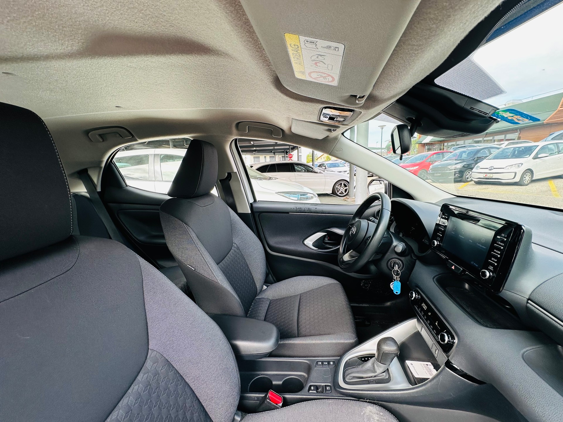 TOYOTA Yaris 1.5 Trend e-CVT-image-11