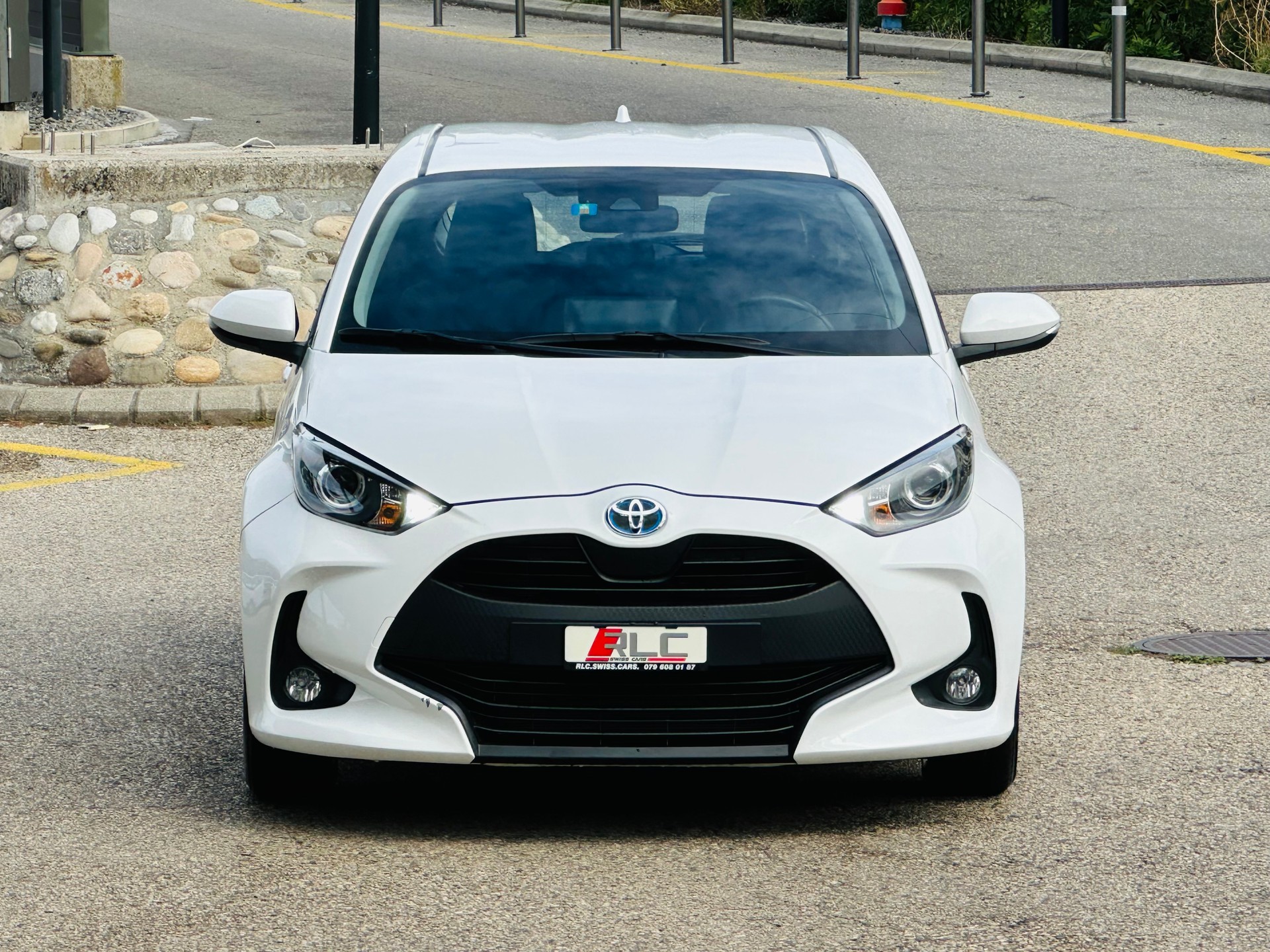 TOYOTA Yaris 1.5 Trend e-CVT-image-4