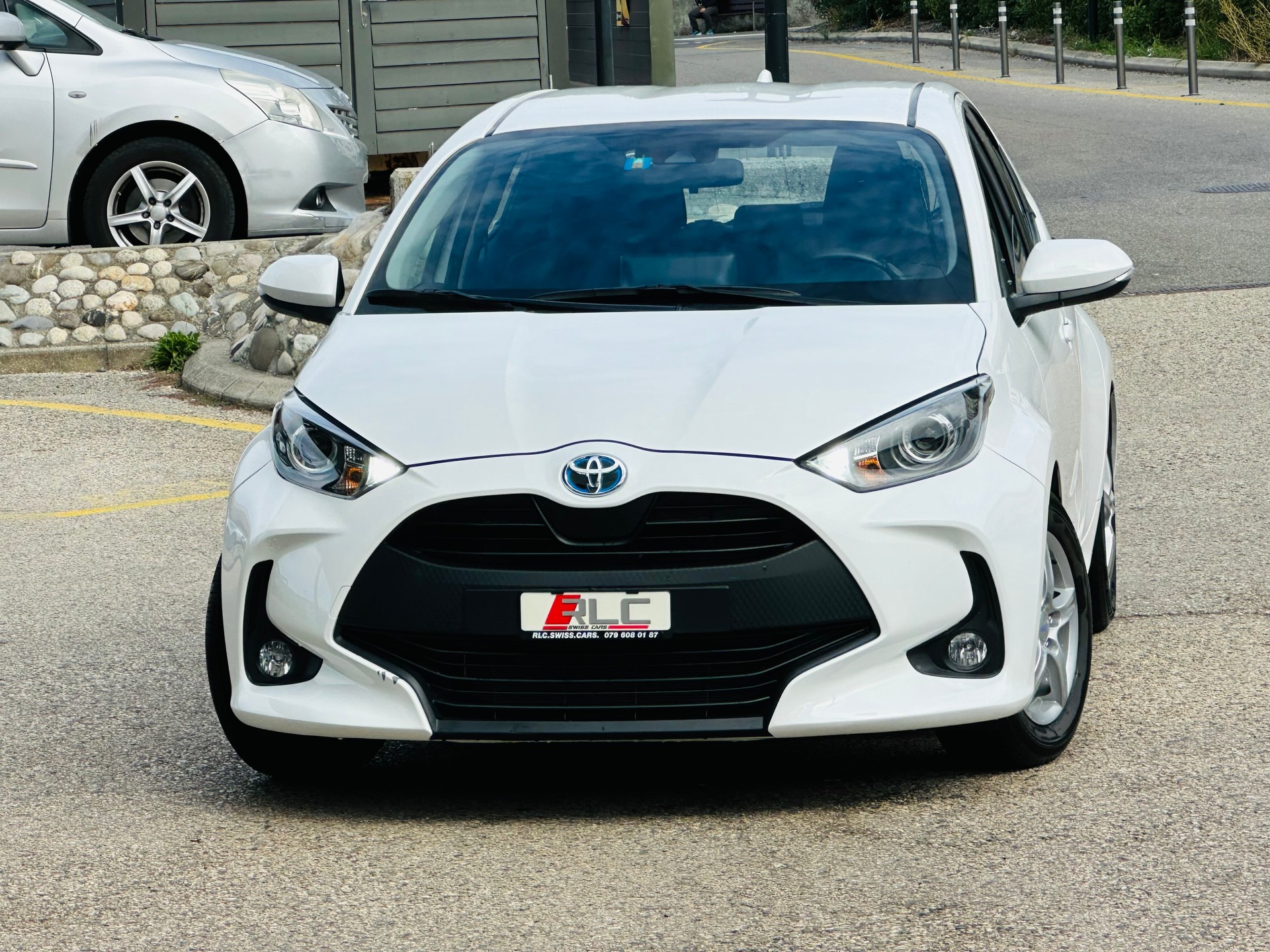 TOYOTA Yaris 1.5 Trend e-CVT-image-1