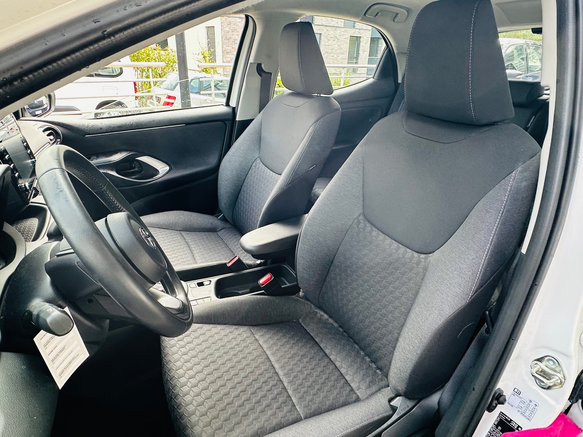 TOYOTA Yaris 1.5 Trend e-CVT-image-10