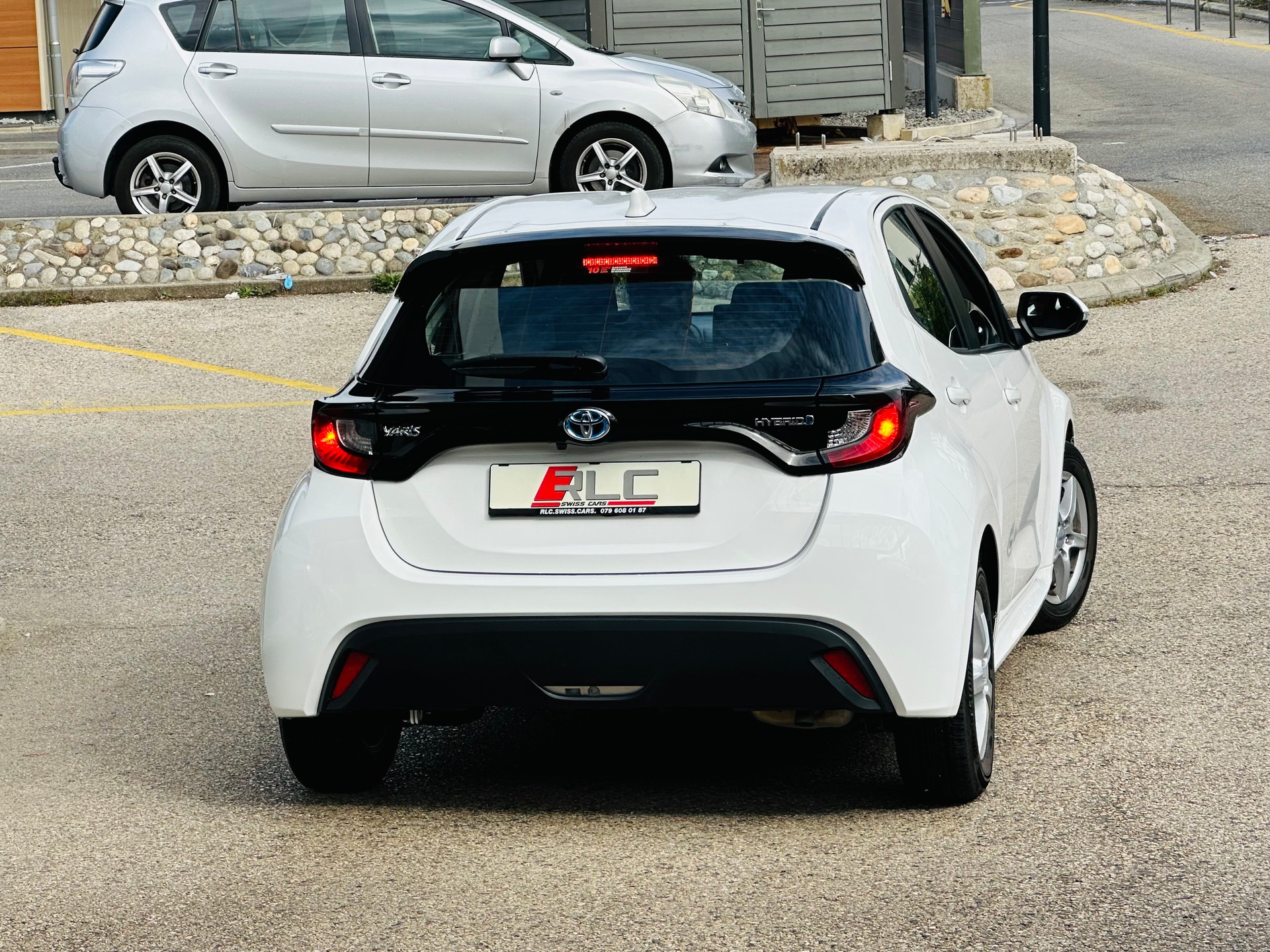 TOYOTA Yaris 1.5 Trend e-CVT-image-9