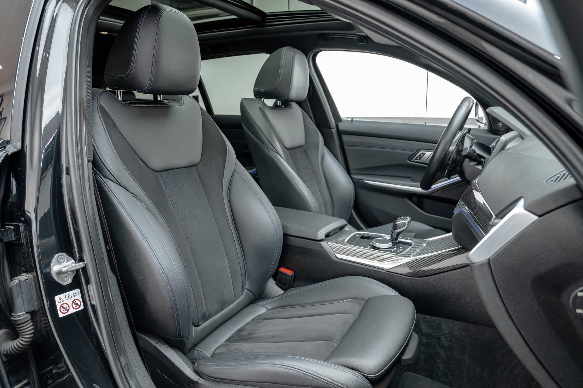 BMW M340i xDrive 48V Touring Steptronic-image-9