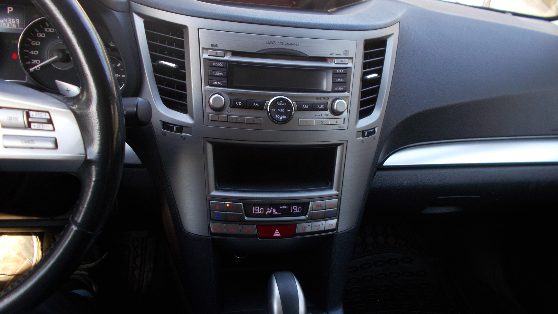 SUBARU Legacy 2.0i Swiss AWD Lineartronic-image-9