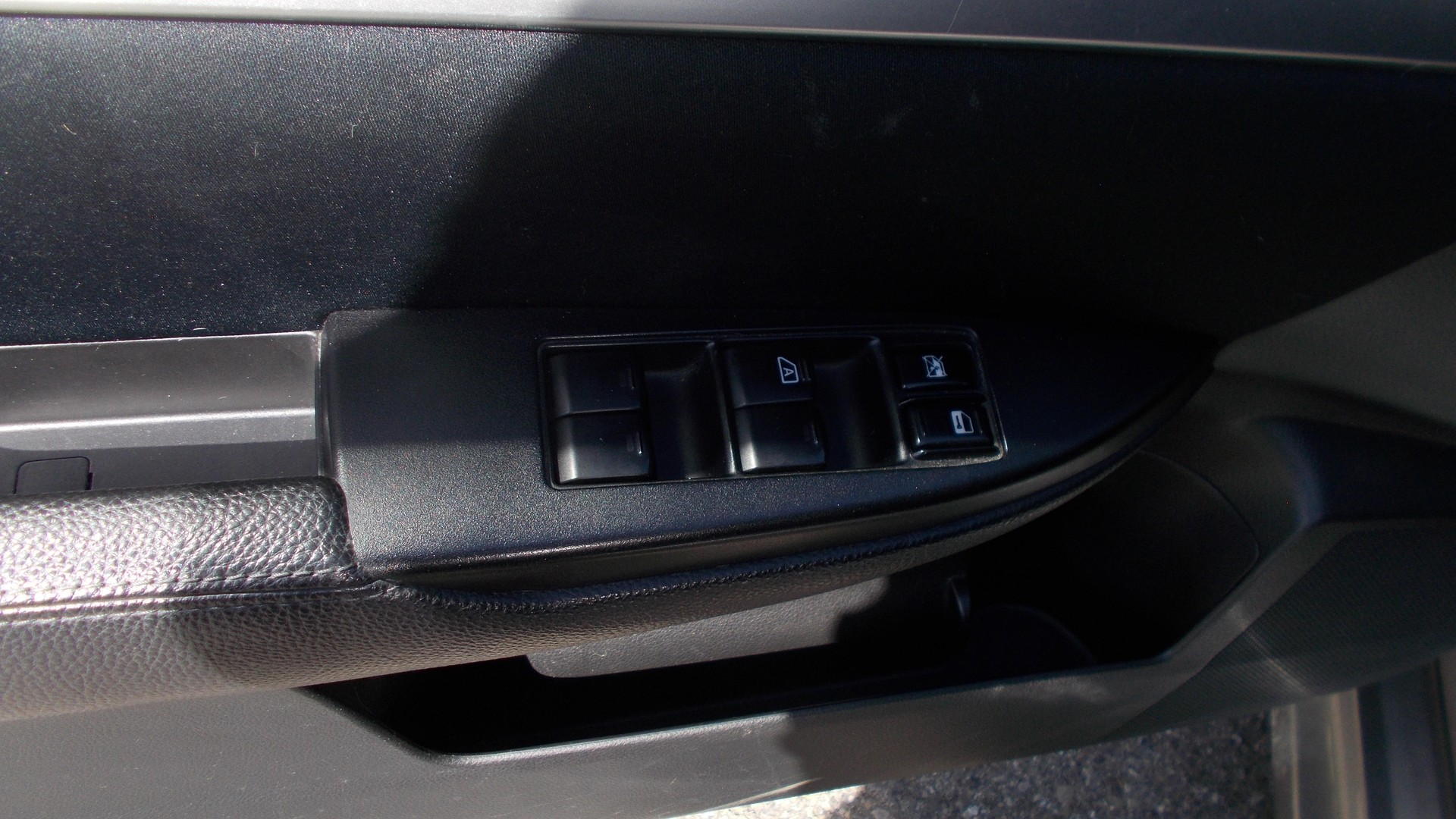 SUBARU Legacy 2.0i Swiss AWD Lineartronic-image-5
