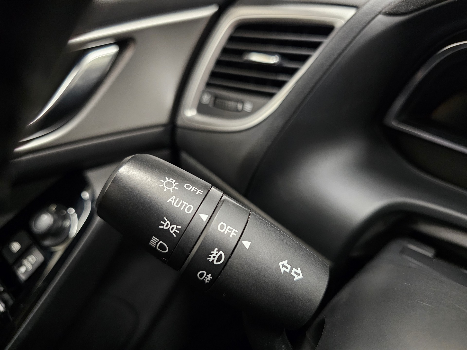 MAZDA 3 SKYACTIV-G 100 Ambition Plus-image-14