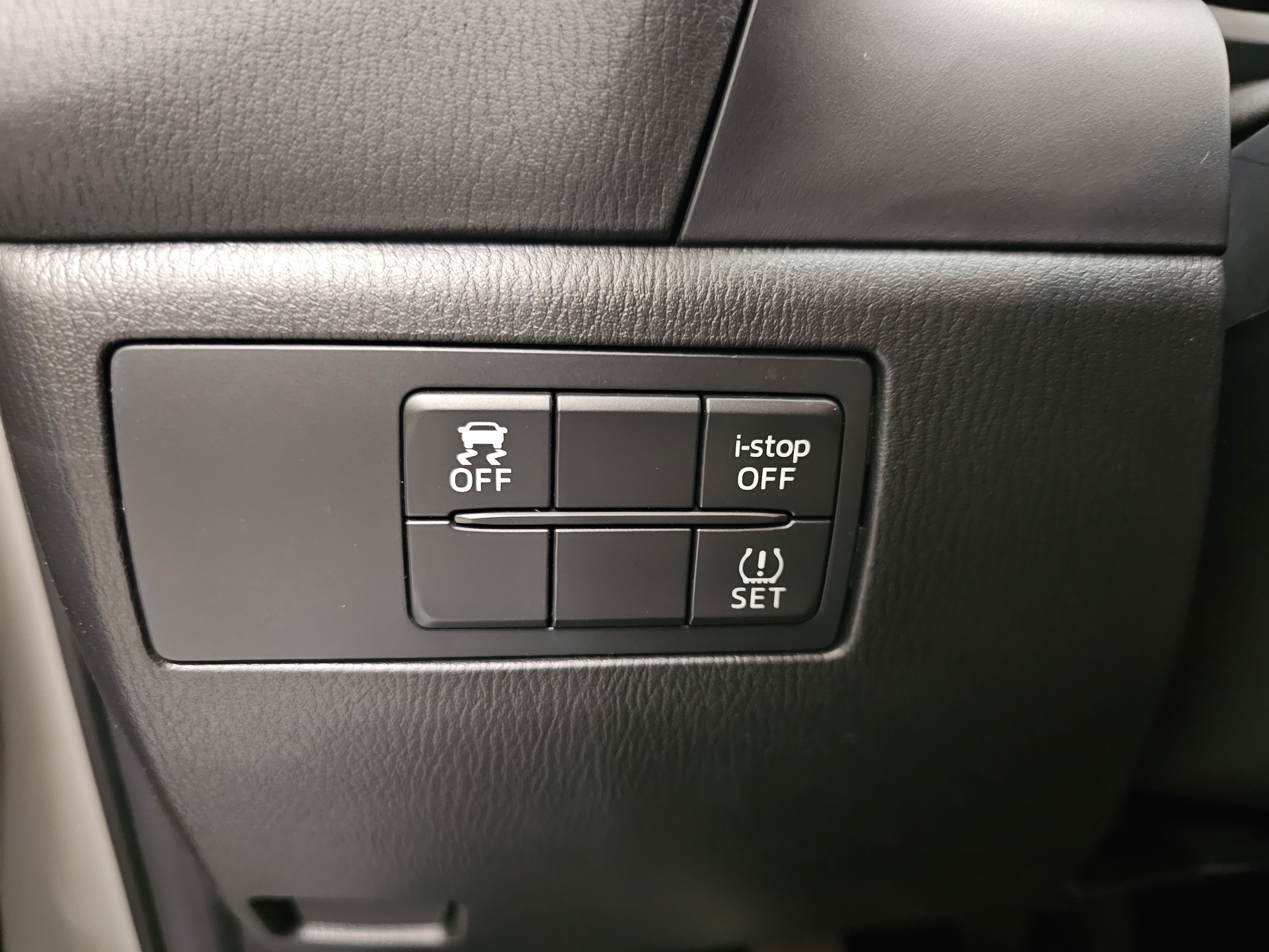 MAZDA 3 SKYACTIV-G 100 Ambition Plus-image-16