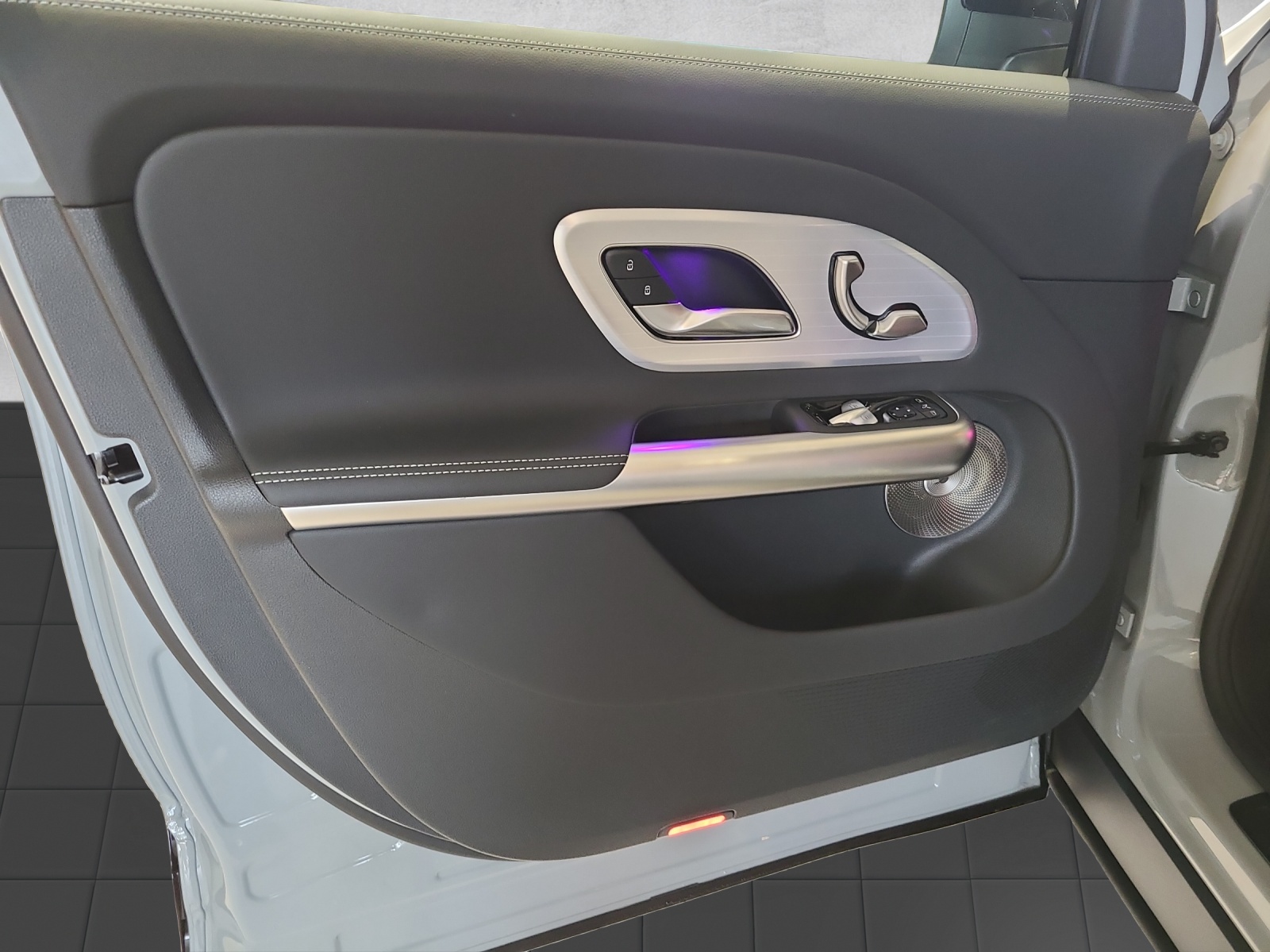MERCEDES-BENZ GLB 220 4matic-image-15