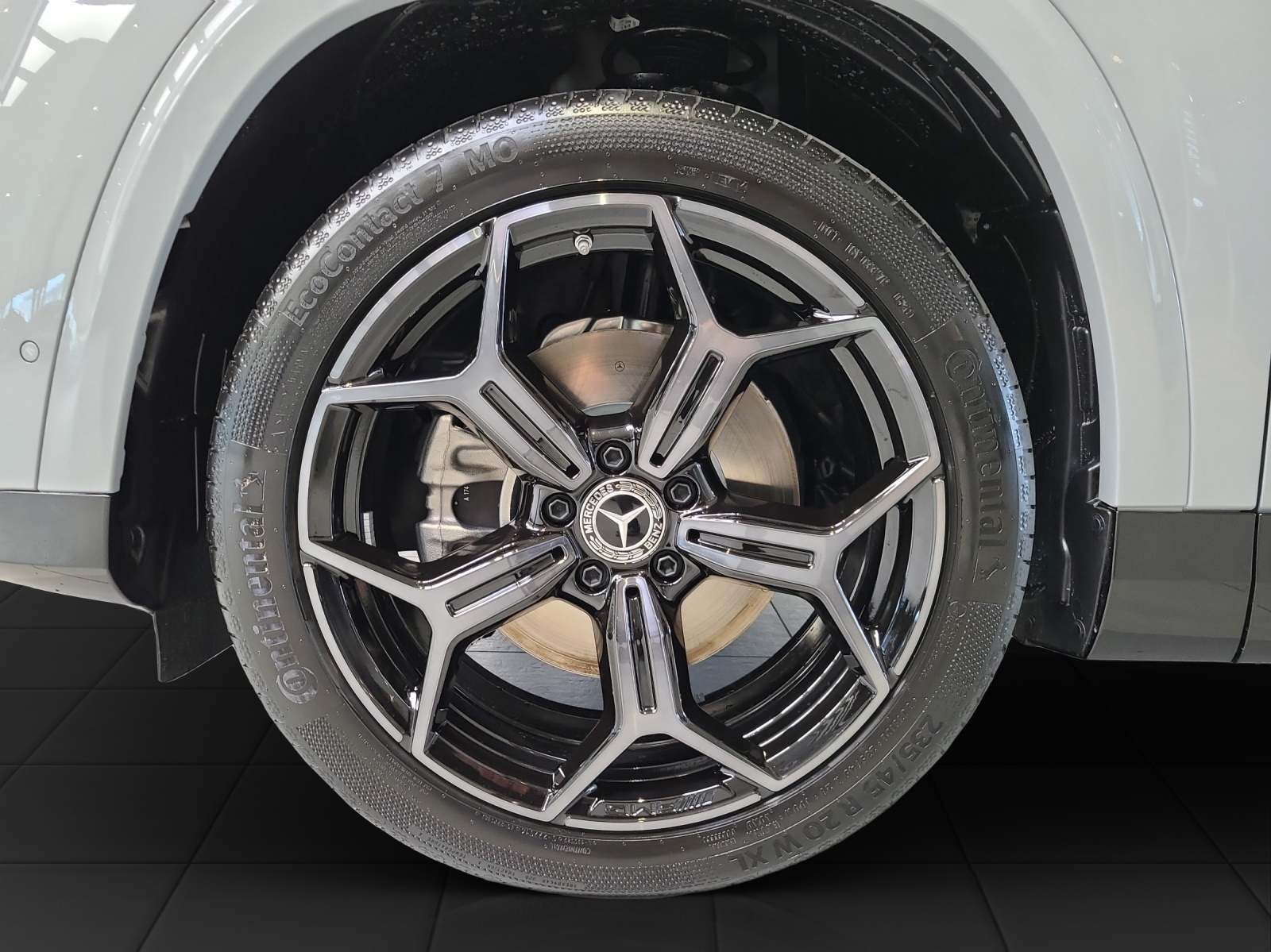 MERCEDES-BENZ GLB 220 4matic-showroom-element-1