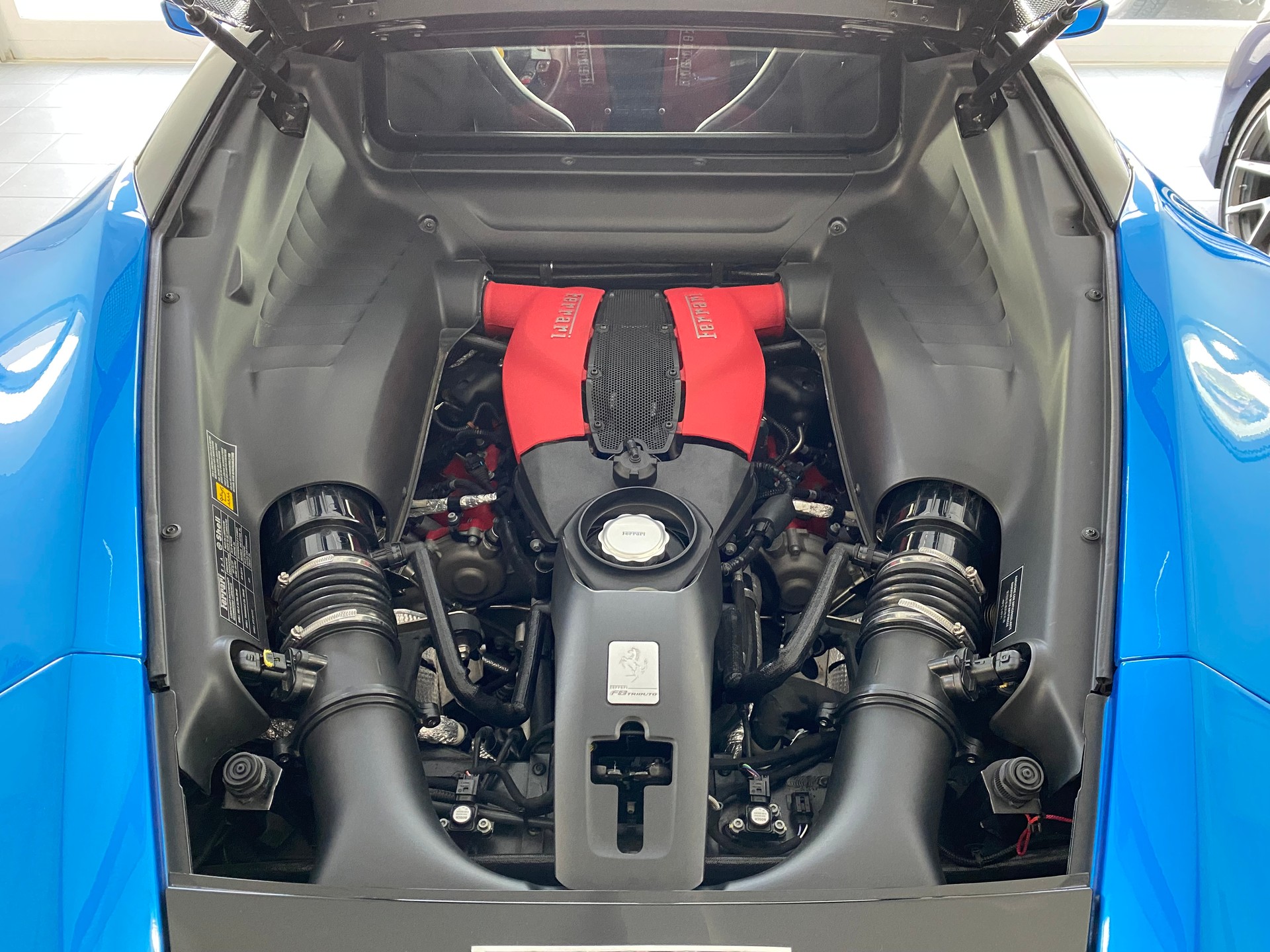 FERRARI F8 Tributo-image-8