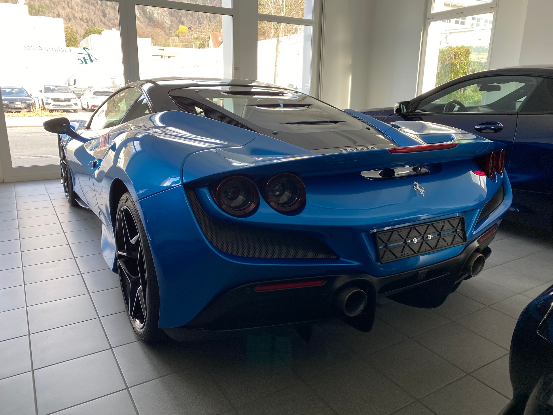 FERRARI F8 Tributo-image-4