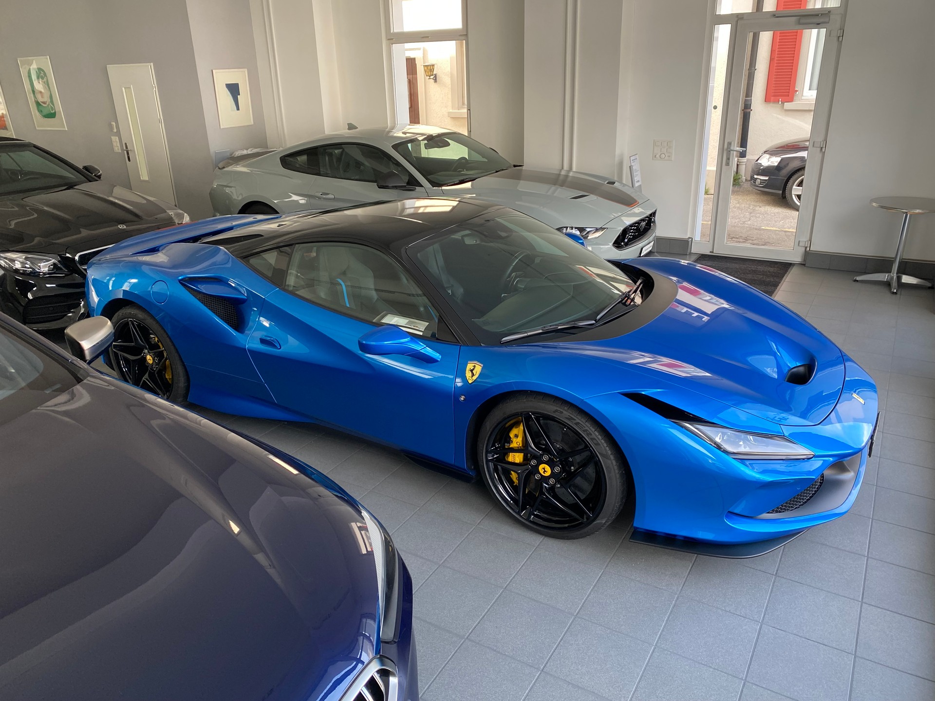FERRARI F8 Tributo-image-6