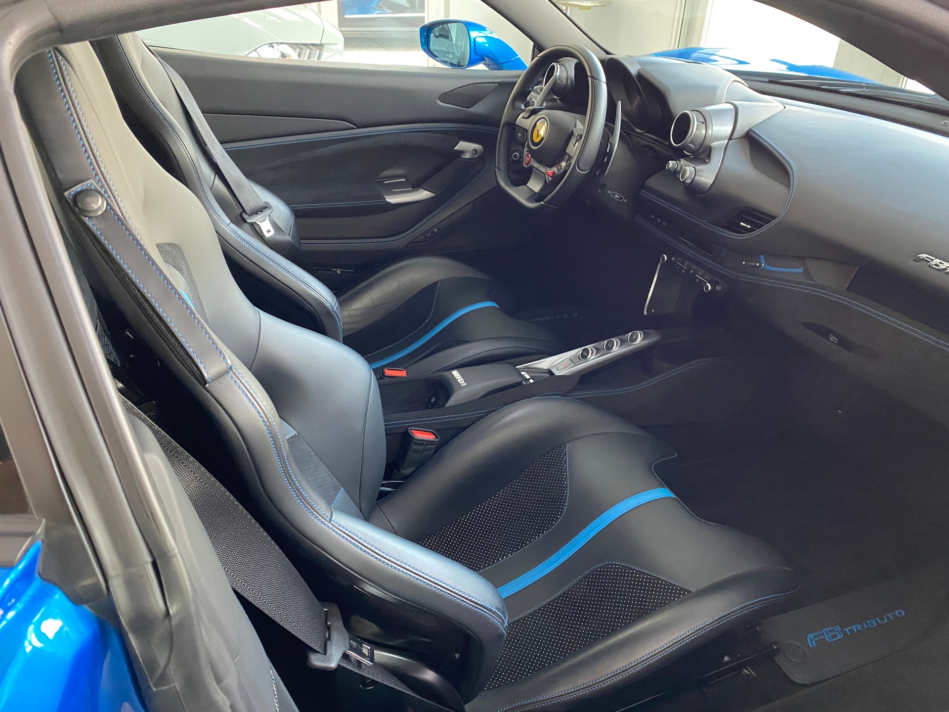FERRARI F8 Tributo-image-10
