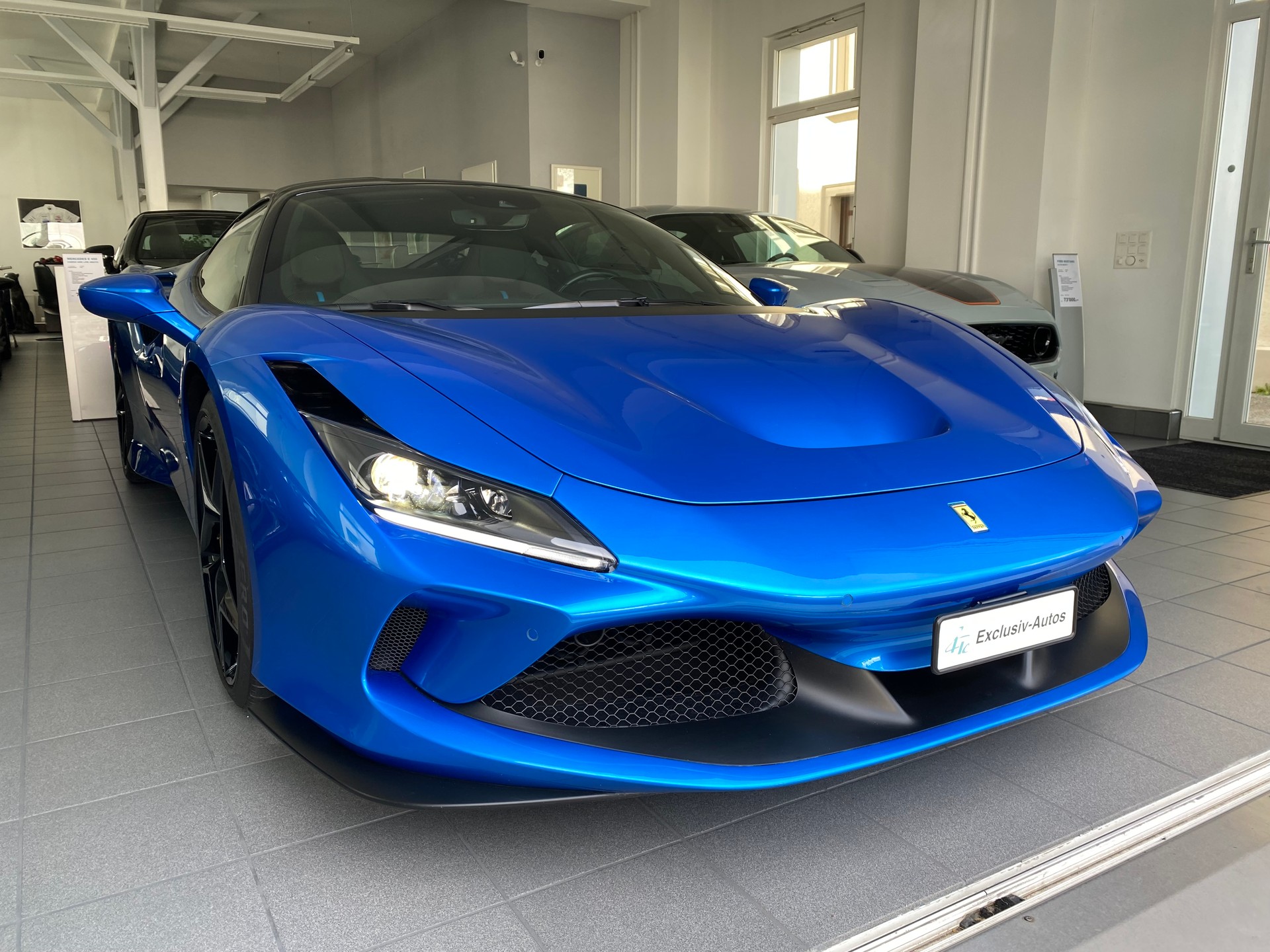 FERRARI F8 Tributo-image-0