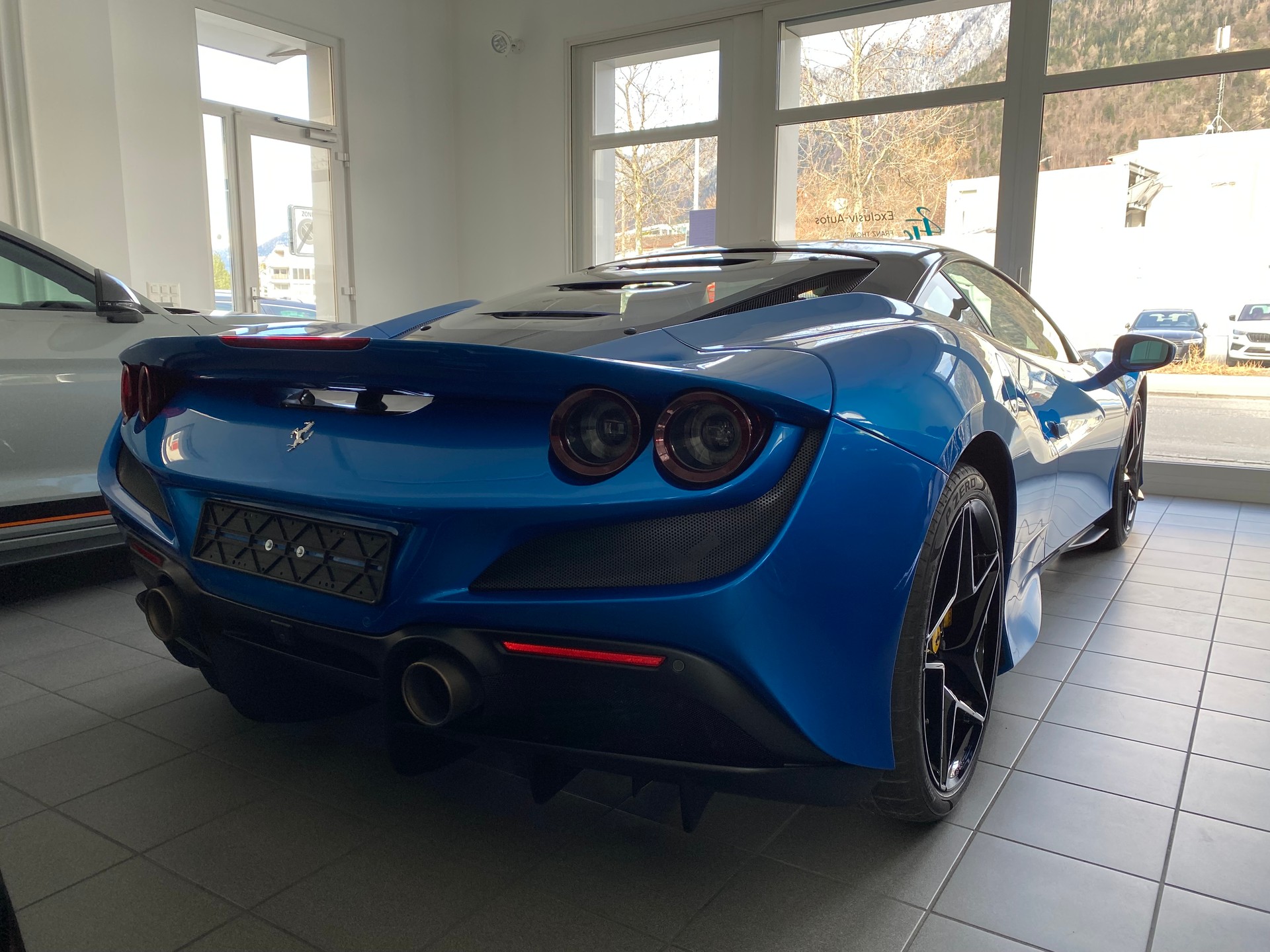 FERRARI F8 Tributo-image-5