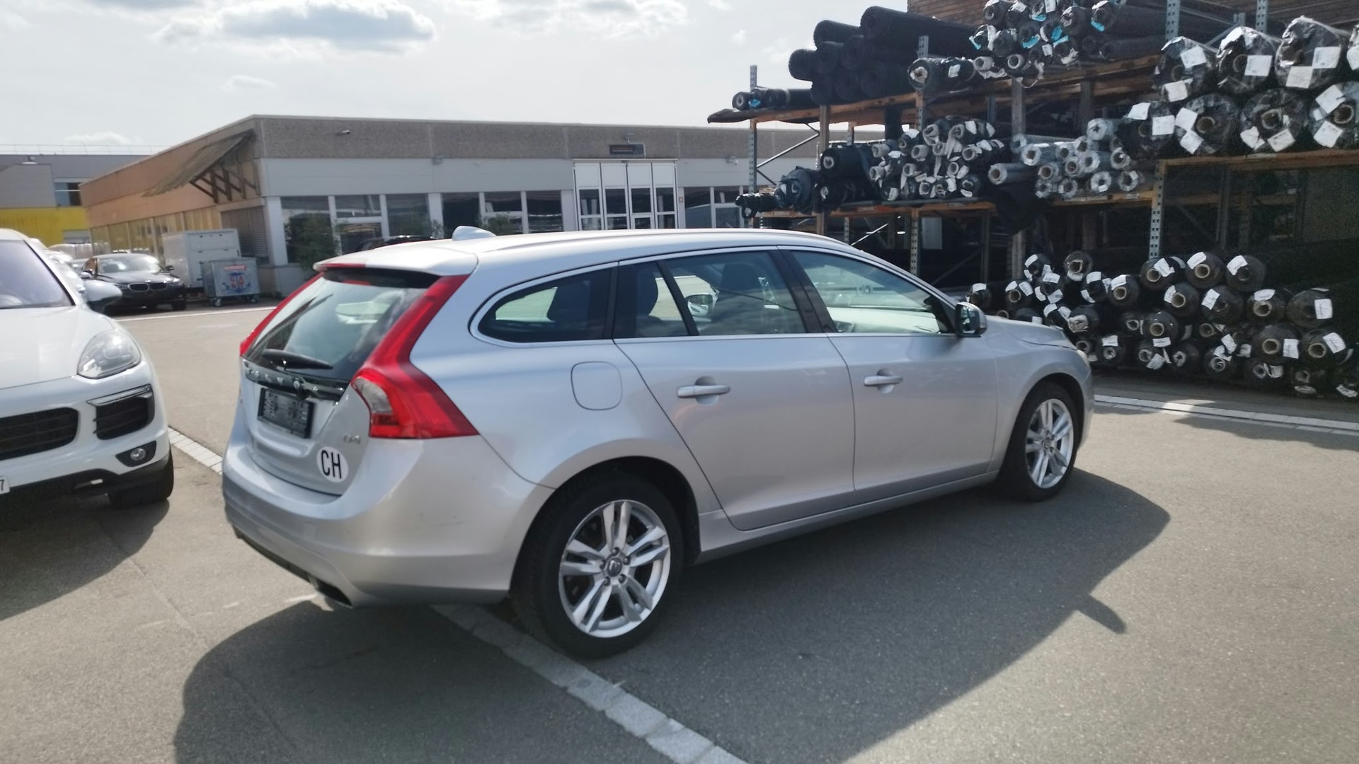 VOLVO V60 D4 Momentum-image-2