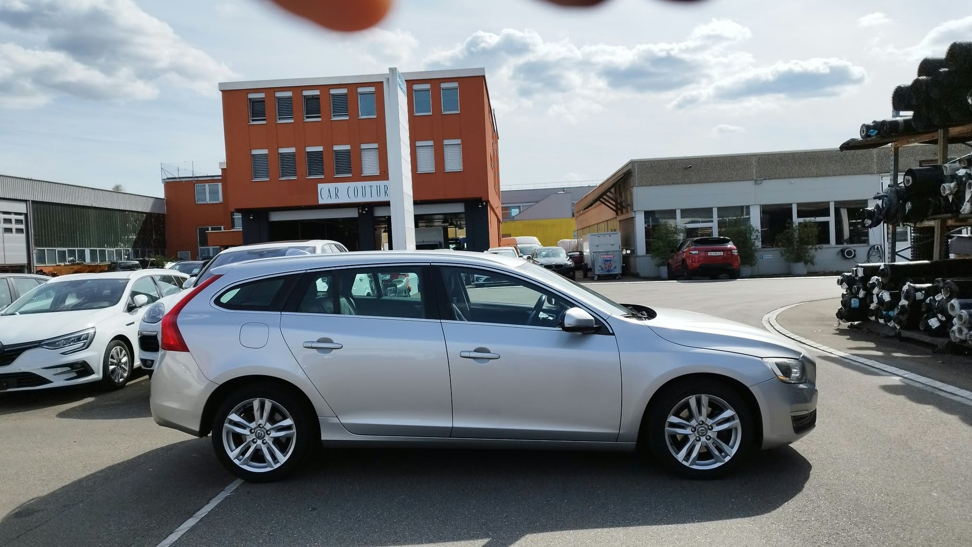 VOLVO V60 D4 Momentum-image-5