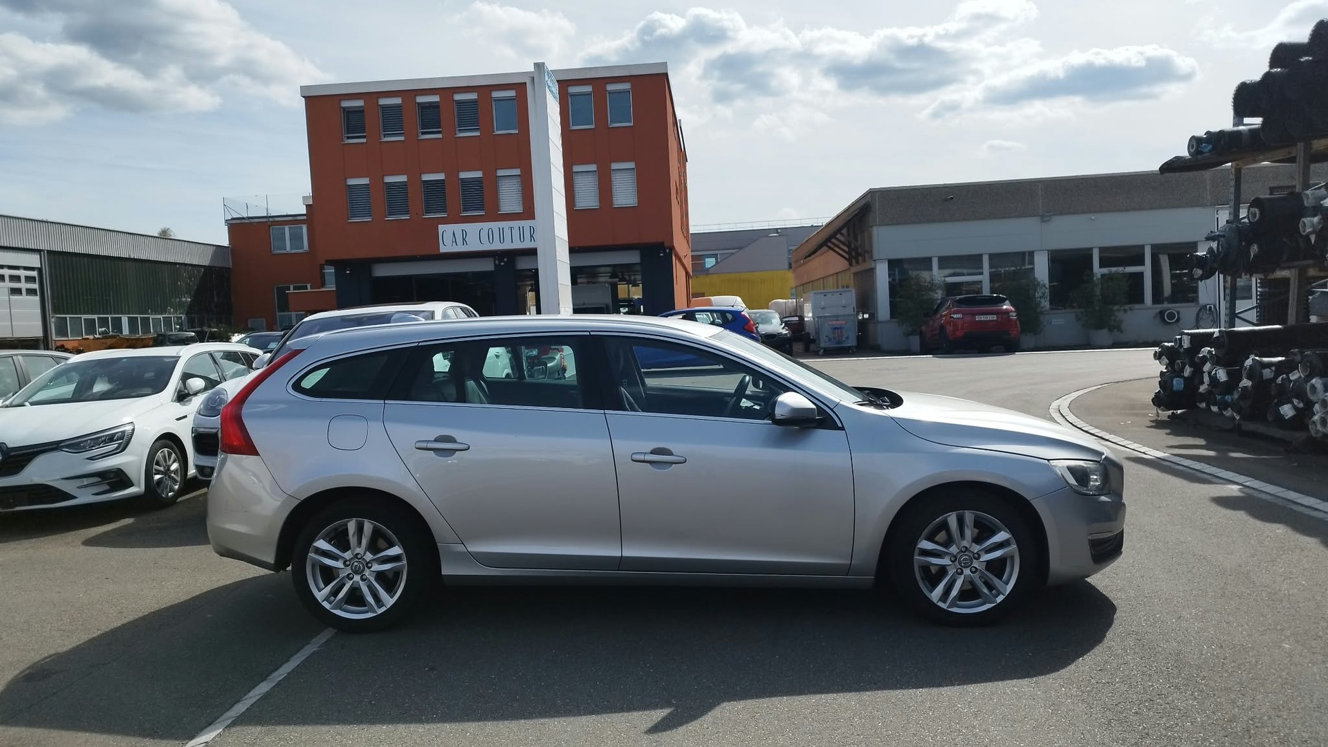 VOLVO V60 D4 Momentum-image-3