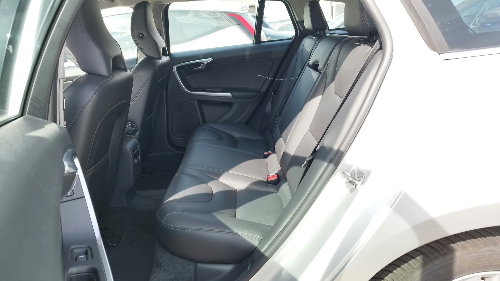VOLVO V60 D4 Momentum-image-9