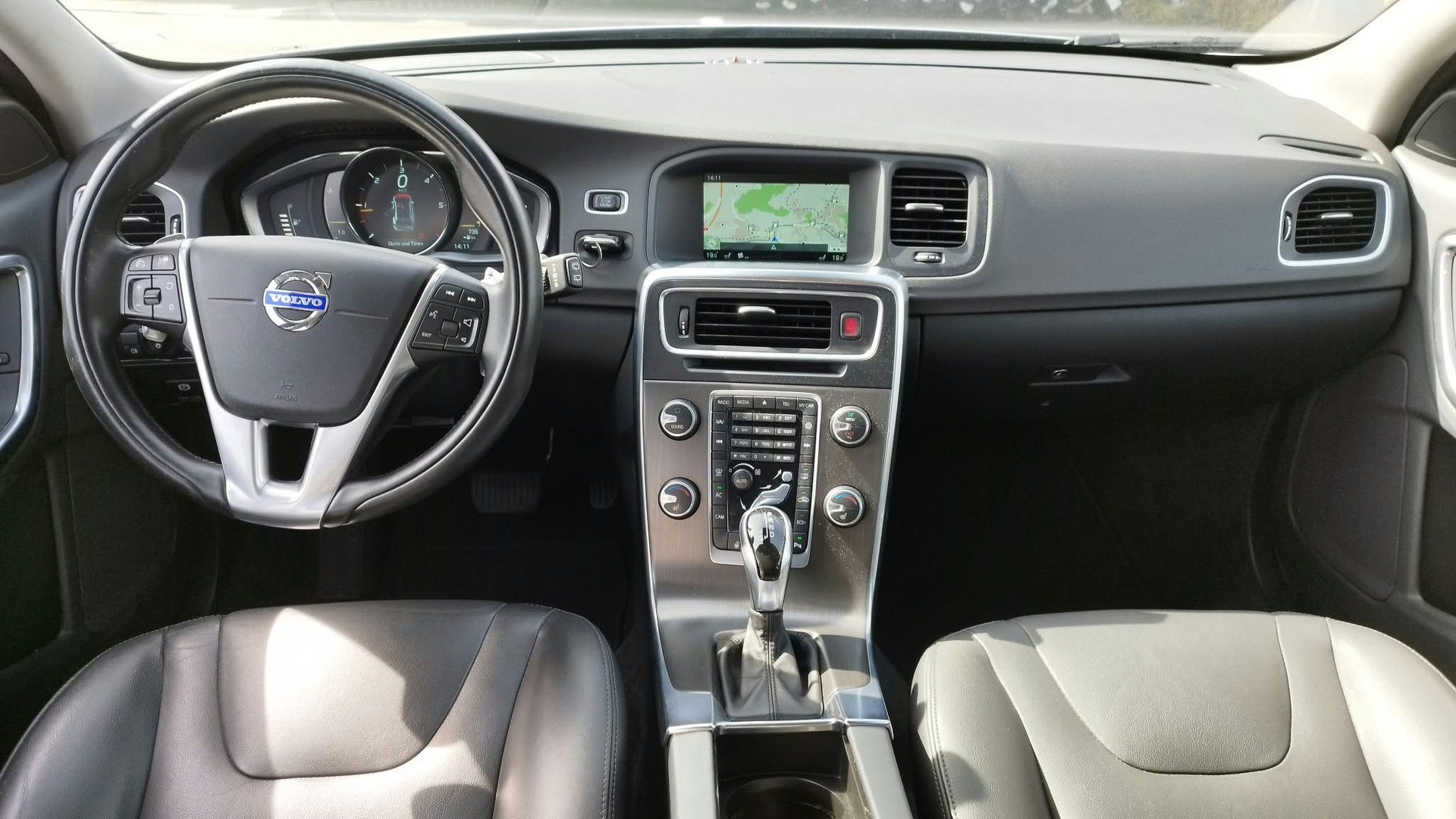 VOLVO V60 D4 Momentum-image-6