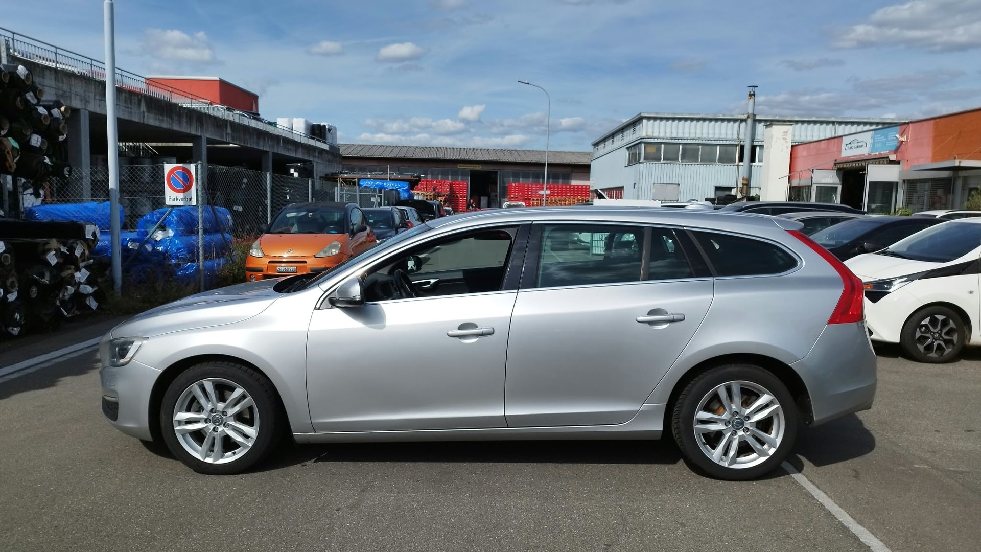 VOLVO V60 D4 Momentum-image-13