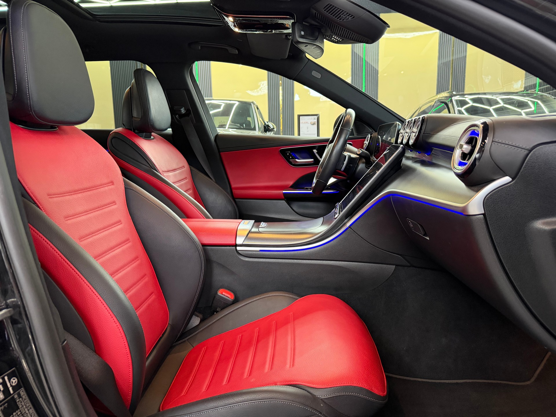 MERCEDES-BENZ C 220 d T 4Matic AMG Line-image-11
