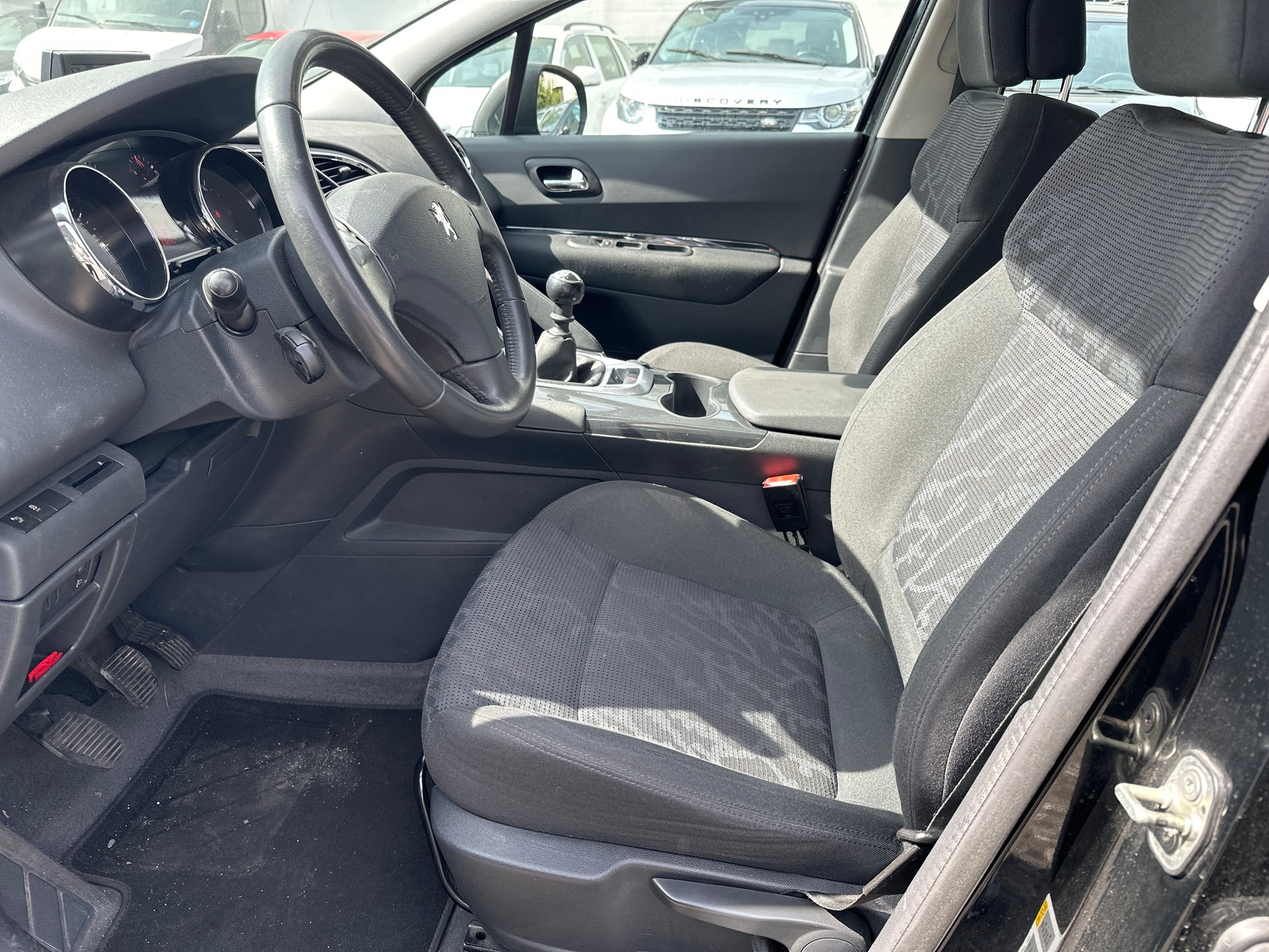 PEUGEOT 3008 1.6 16V T Platinum-image-8