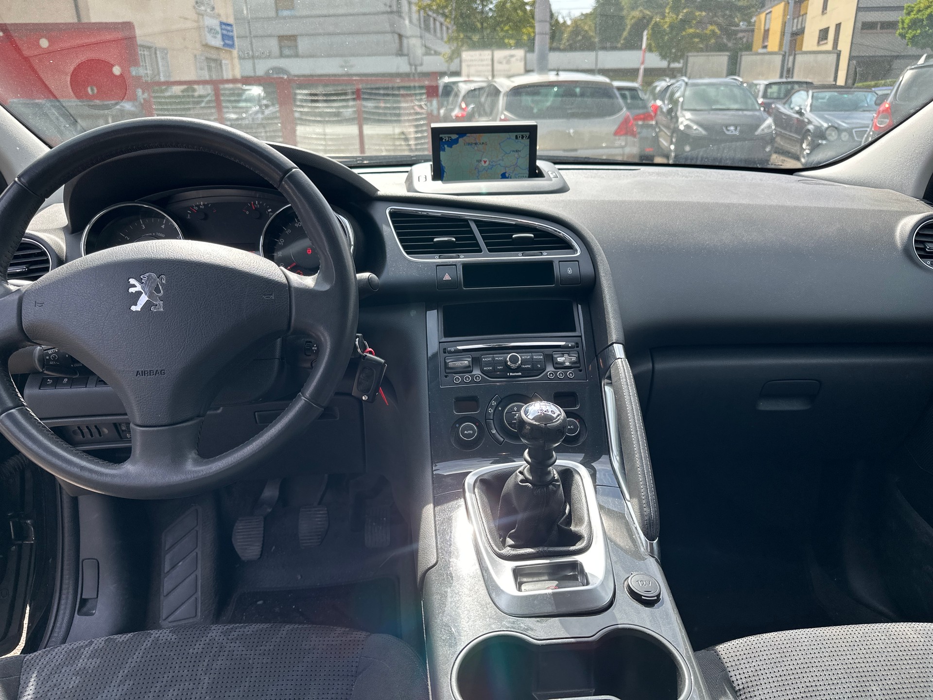 PEUGEOT 3008 1.6 16V T Platinum-image-13