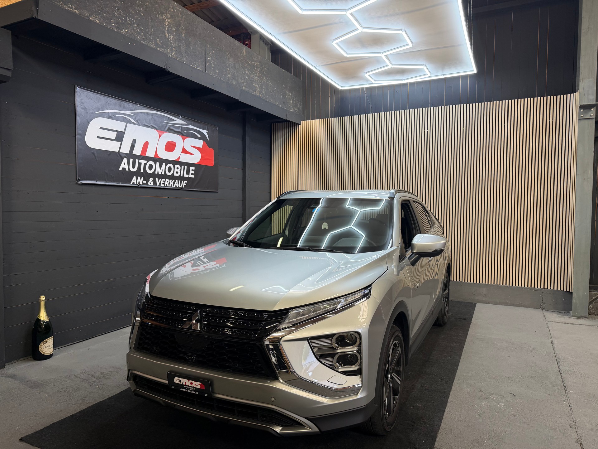 MITSUBISHI Eclipse Cross 2.4 PHEV Intense 4WD-image-0