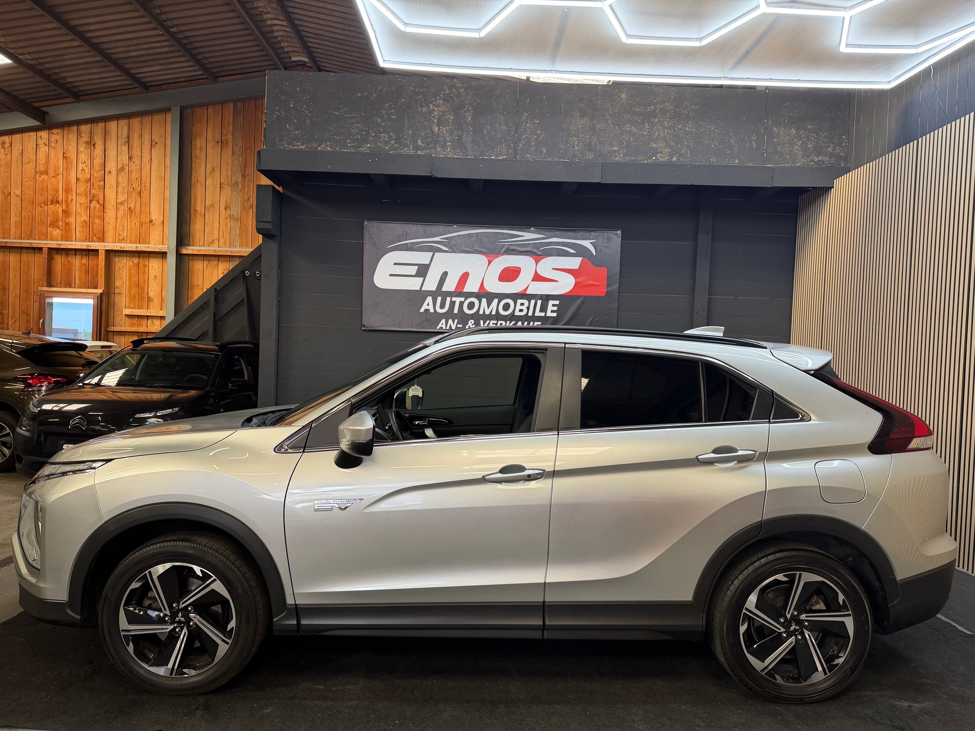 MITSUBISHI Eclipse Cross 2.4 PHEV Intense 4WD-image-3