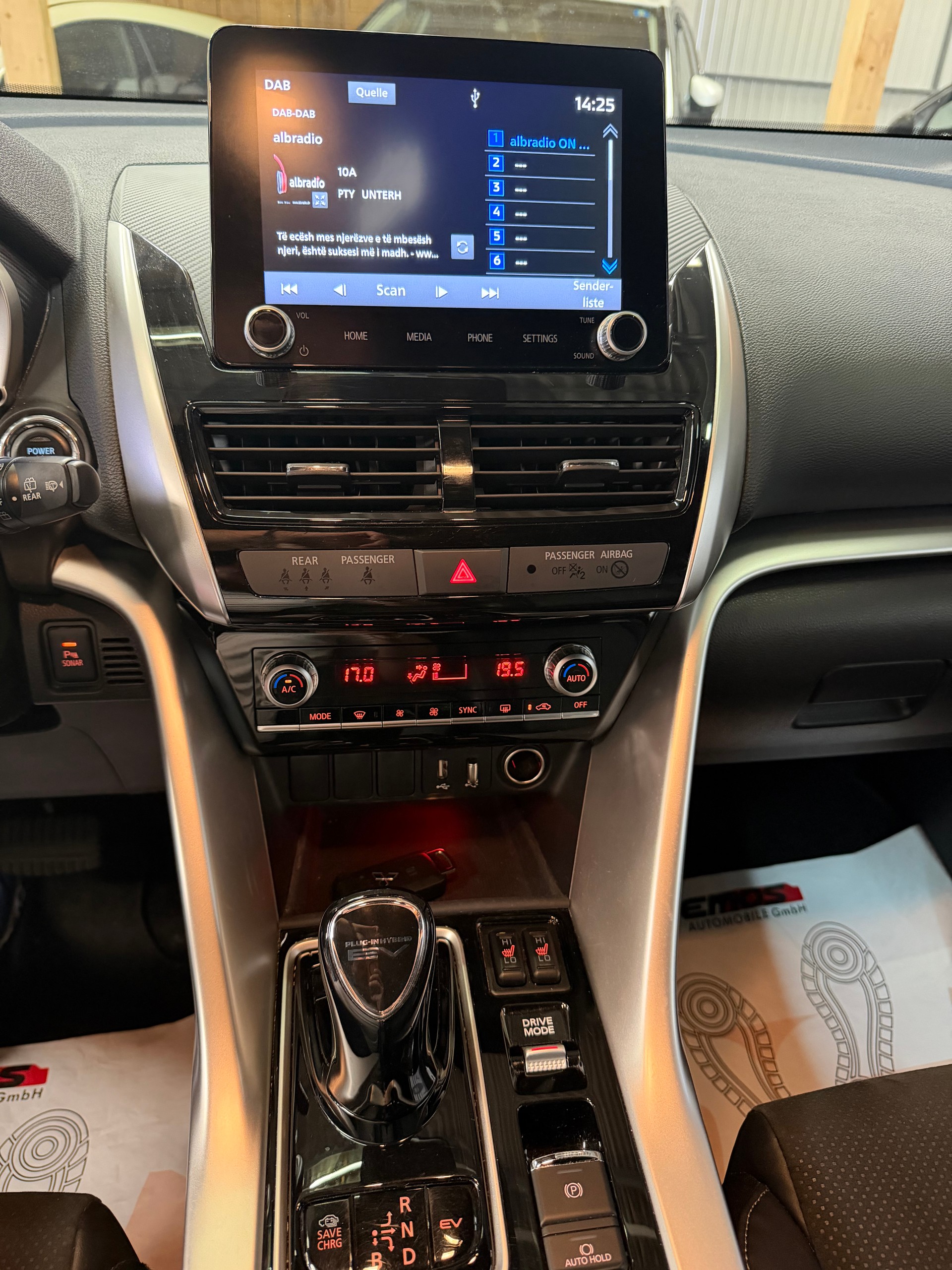 MITSUBISHI Eclipse Cross 2.4 PHEV Intense 4WD-image-11