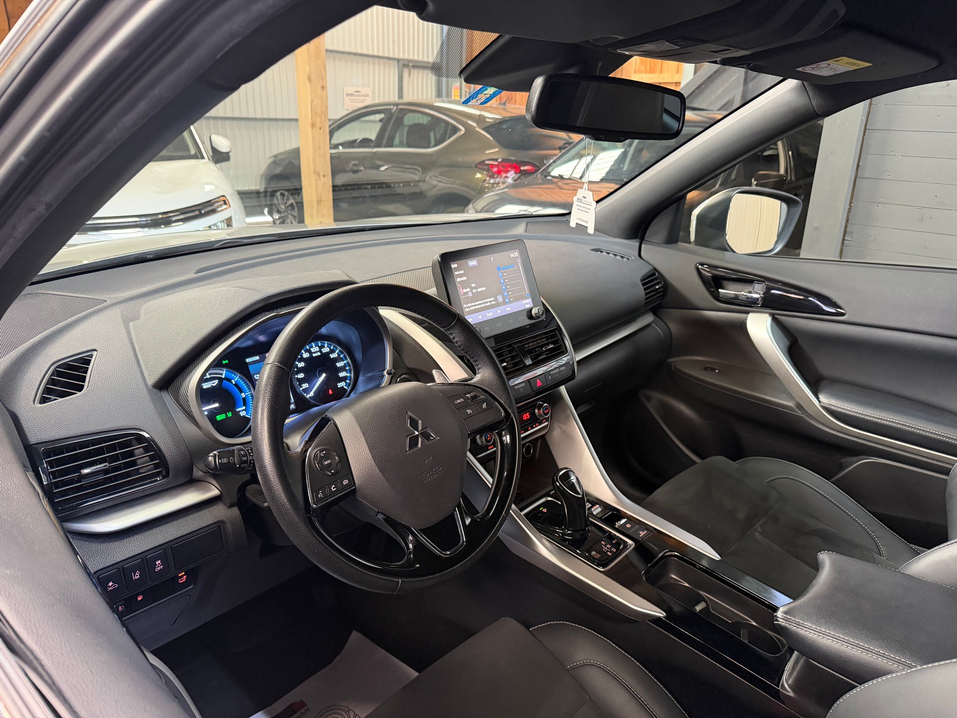 MITSUBISHI Eclipse Cross 2.4 PHEV Intense 4WD-image-8