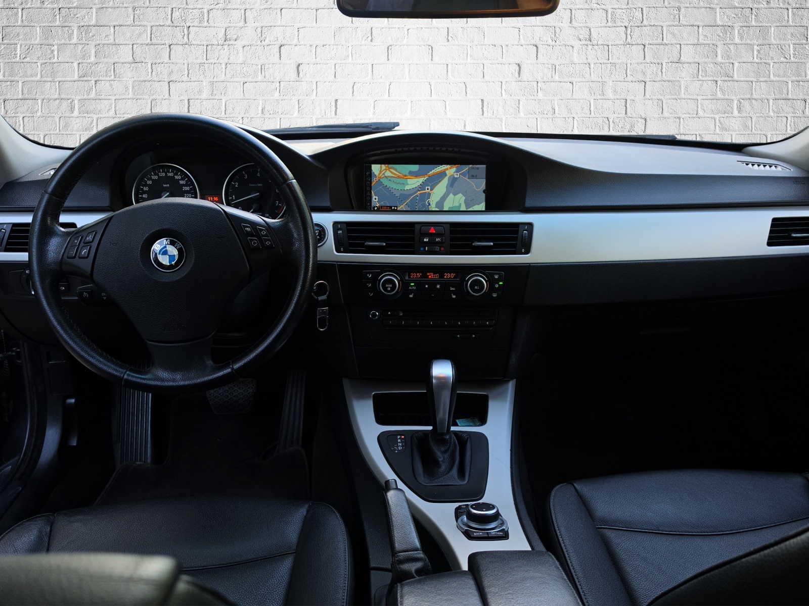 BMW 325i Touring Steptronic-image-11