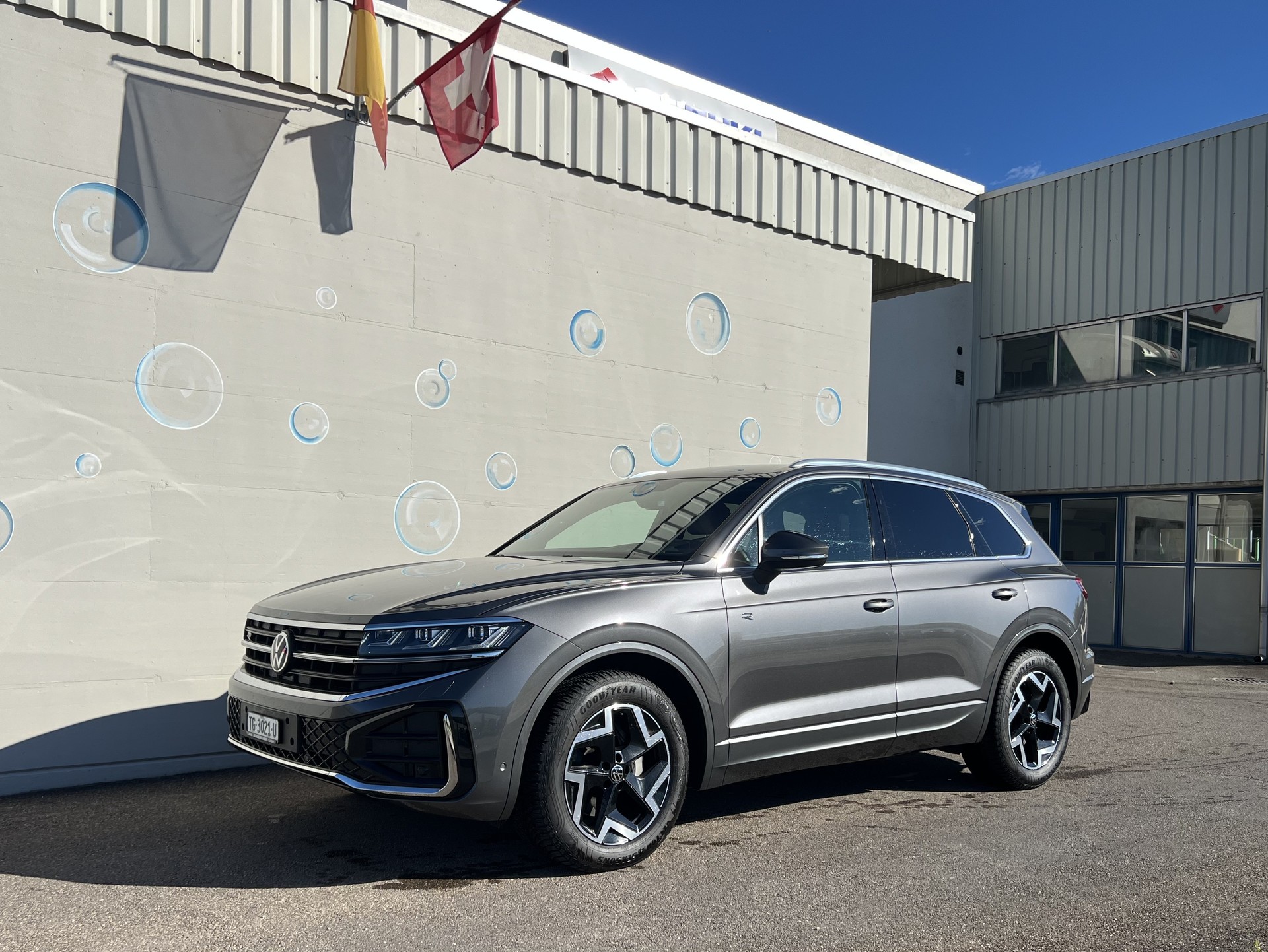 VW Touareg 3.0 TDI R-Line Tiptronic-image-0