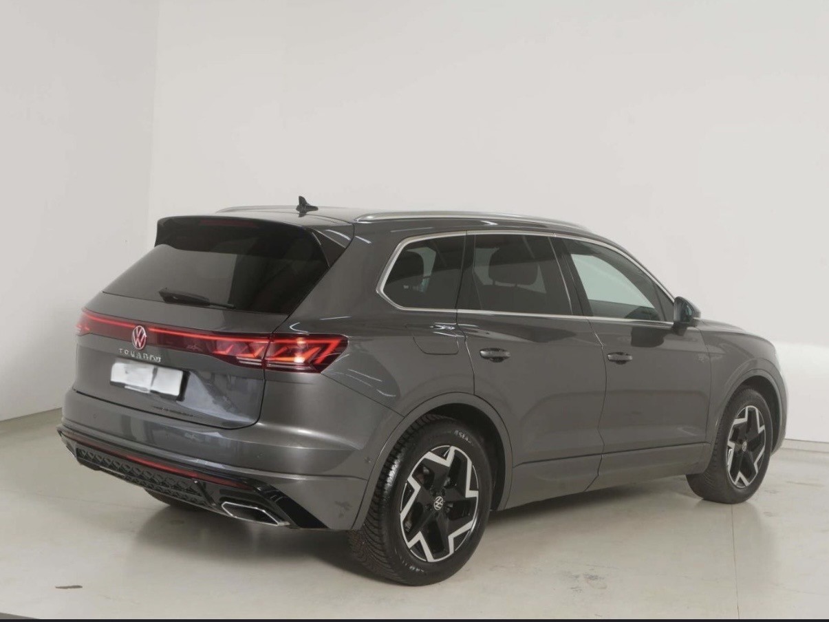 VW Touareg 3.0 TDI R-Line Tiptronic-image-4