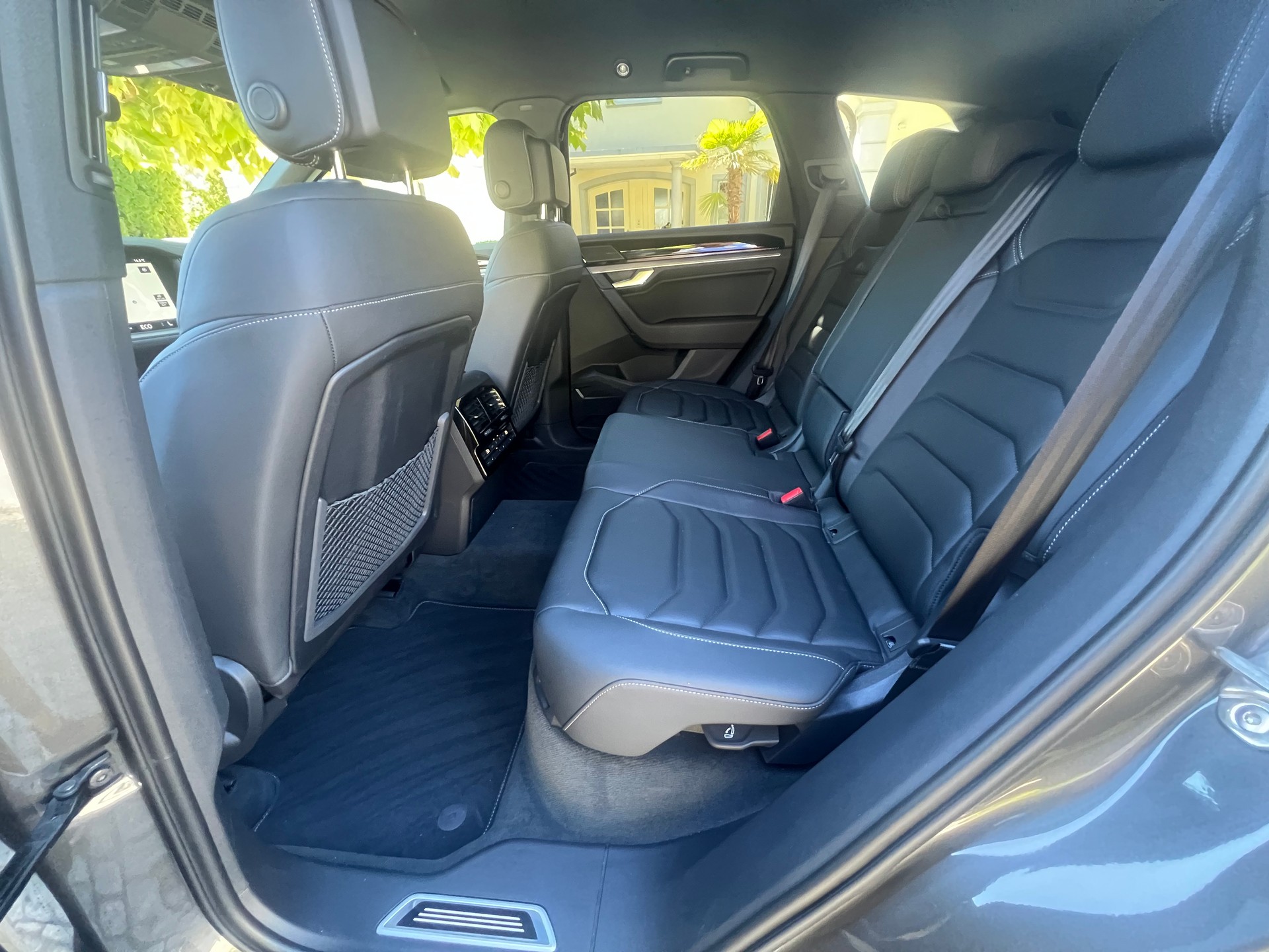 VW Touareg 3.0 TDI R-Line Tiptronic-image-7