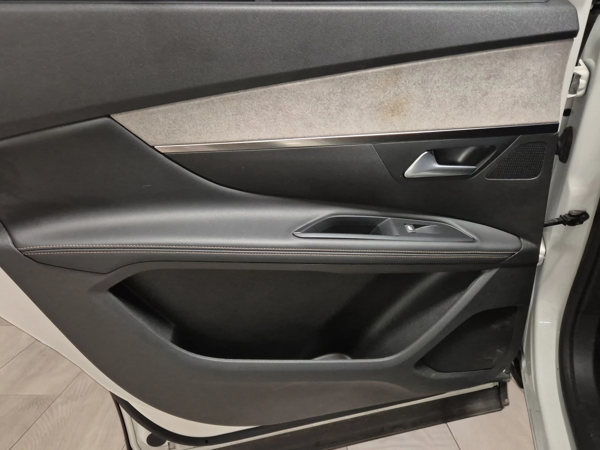 PEUGEOT 5008 2.0 BlueHDi GT EAT 7SEATS/7PLACES-image-11