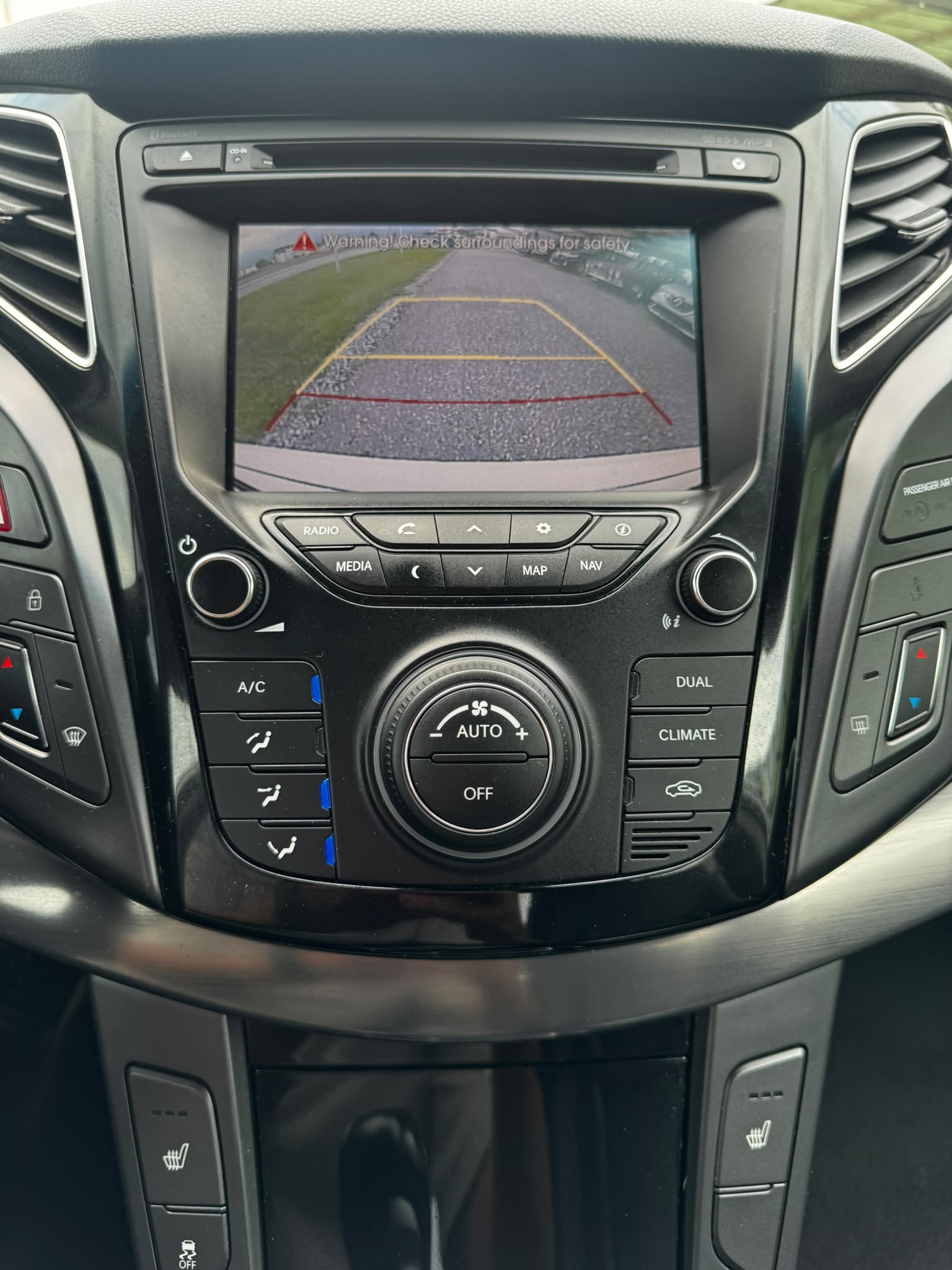 HYUNDAI i40 1.7 CRDI Style-image-10