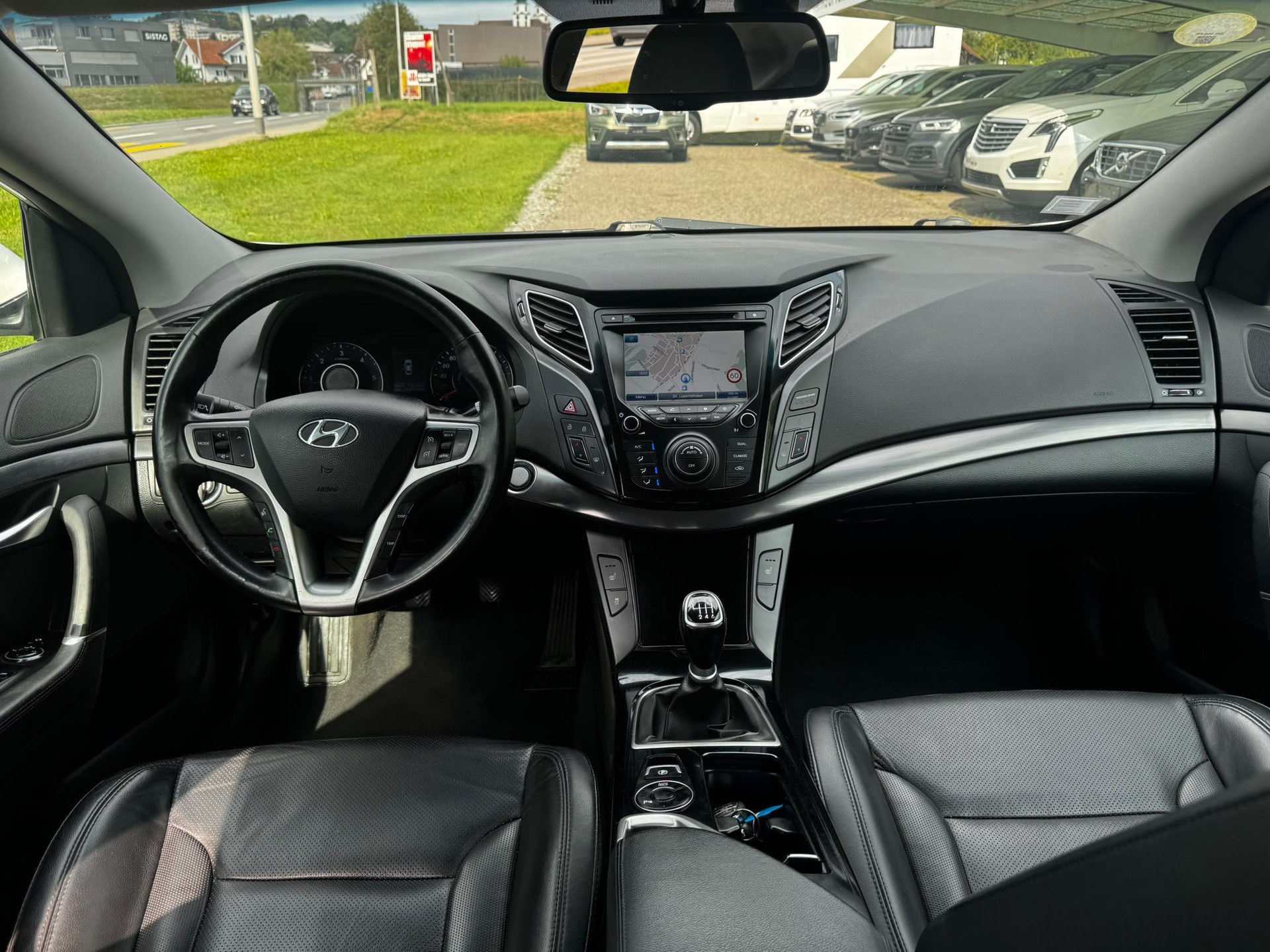 HYUNDAI i40 1.7 CRDI Style-image-8